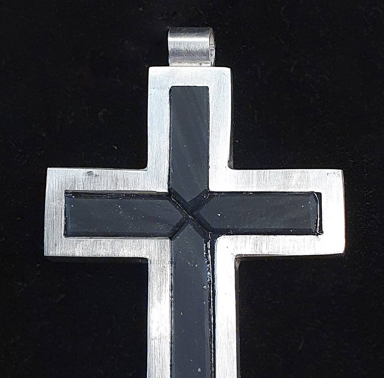 Halskette mit Kreuz gestohlen