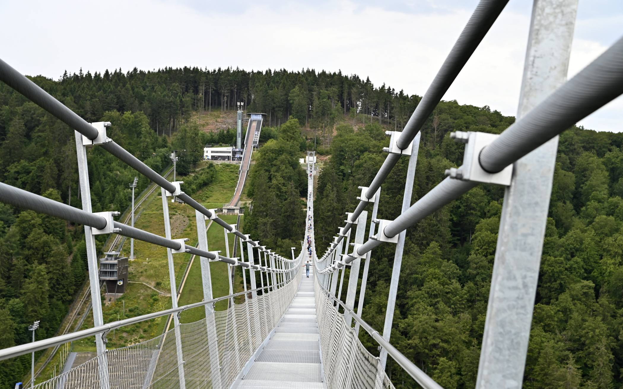 Die kürzlich eröffnete Hänhebrücke in Willingen.