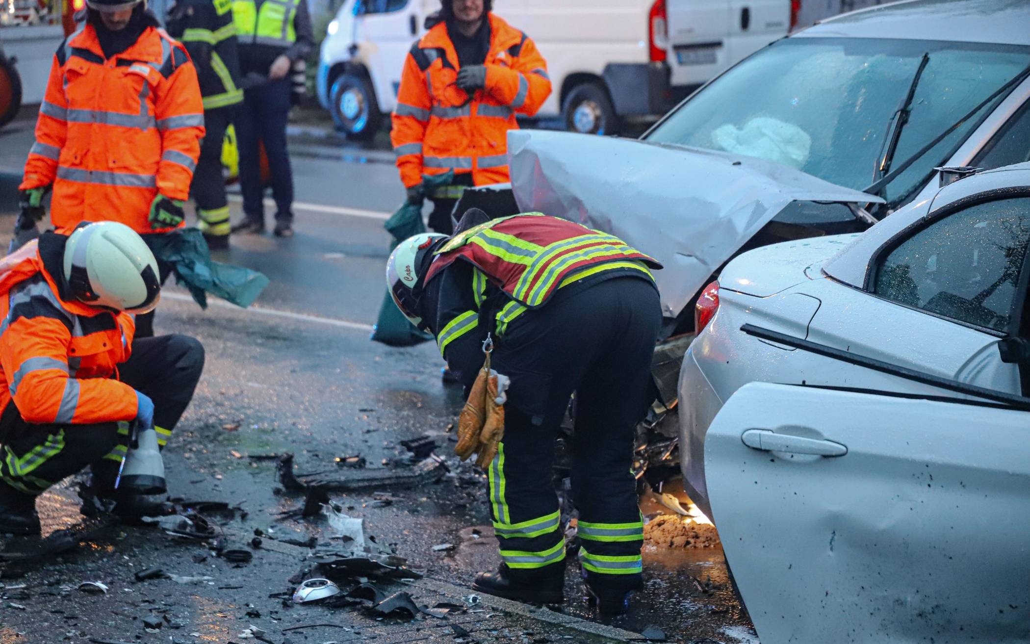 Schwerer Unfall in Wuppertal: BMW gerät in den Gegenverkehr​