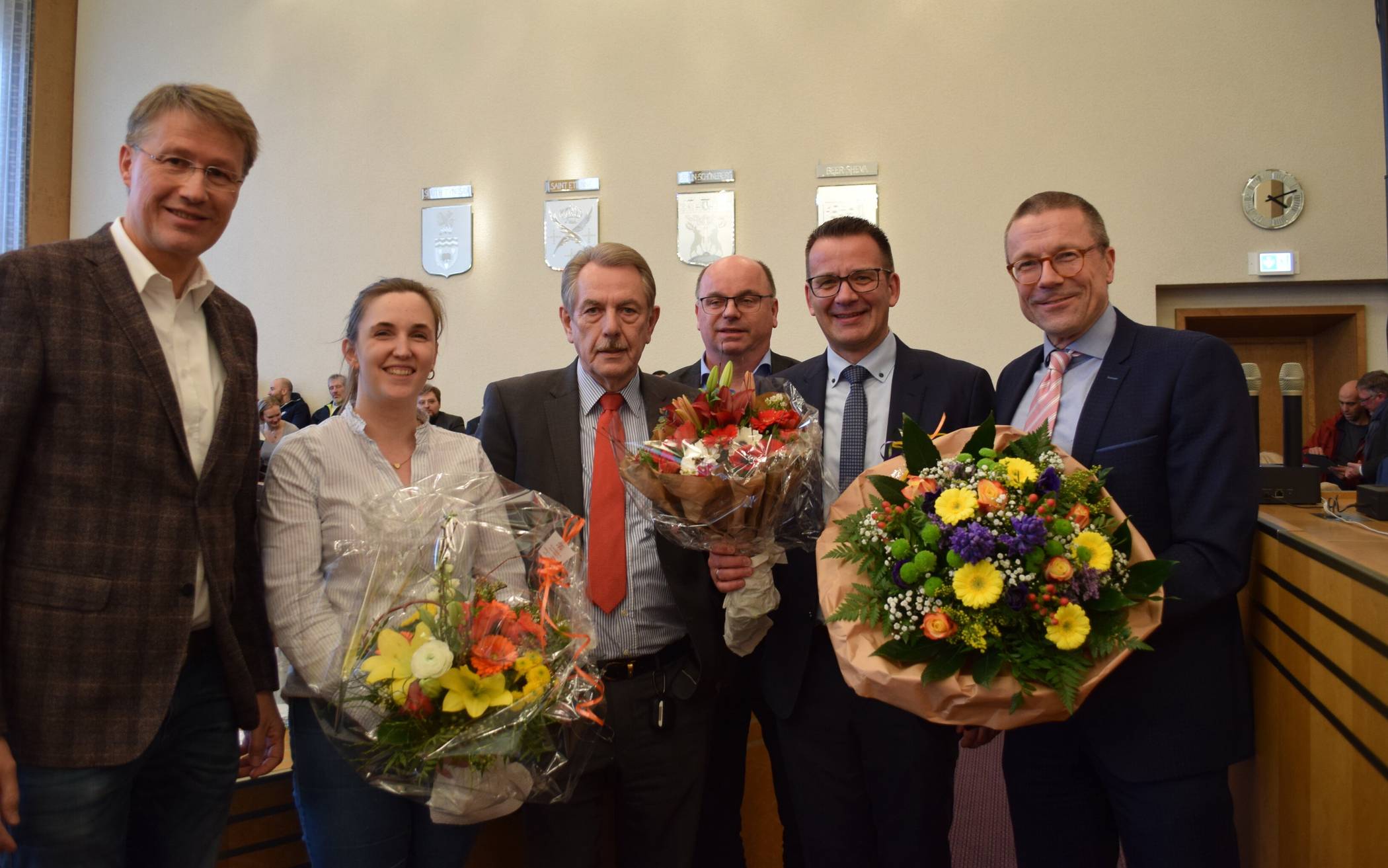 Bild von der Wahl des neuen Beigeordneten (von li.): Ludger Kineke, Caroline Lünenschloss (beide CDU), Klaus Jürgen Reese (SPD), Alexander Schmidt (FDP), Thorsten Bunte und OB Uwe Schneidewind.