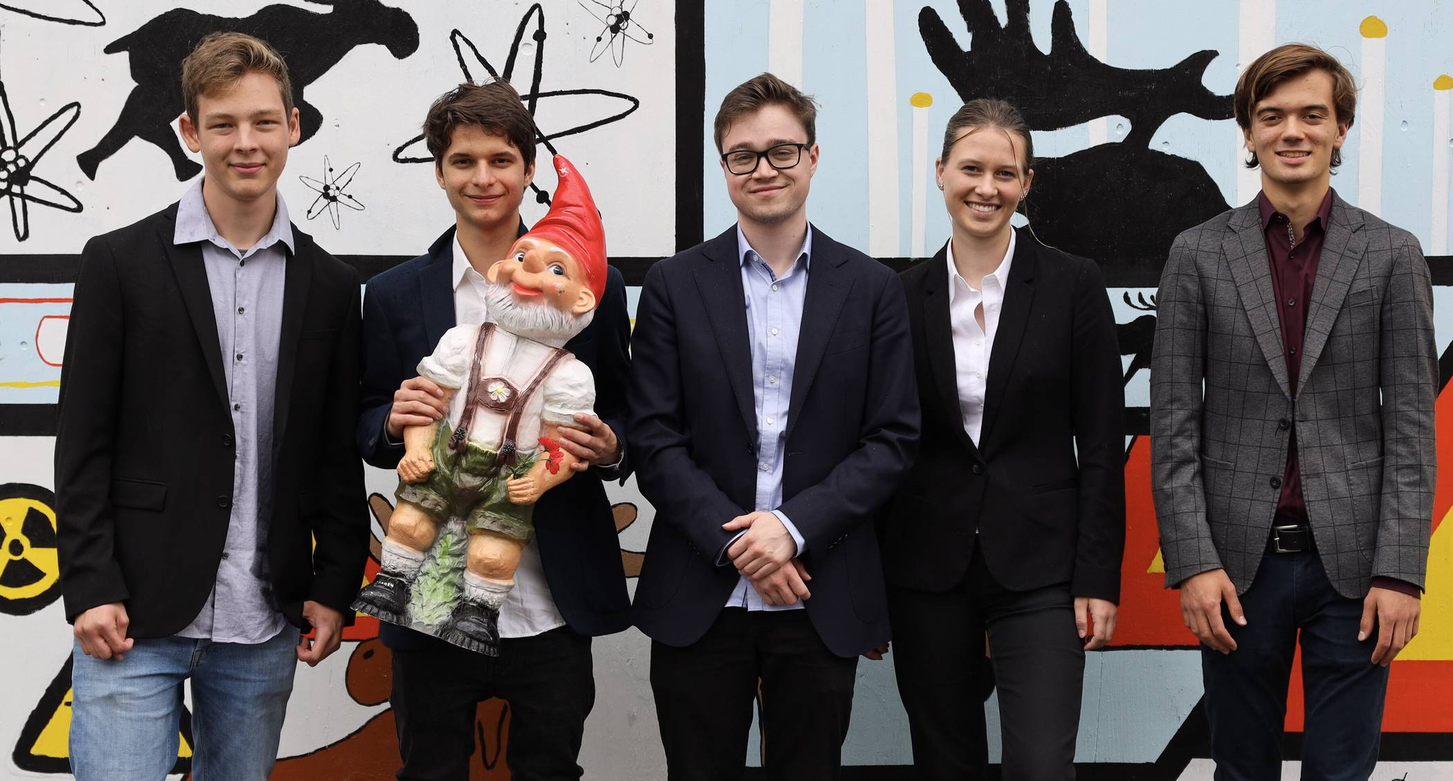  Das OYPT-Team 2023 (von li.): Luis, Tarek, Luan, Maja und Florian. 