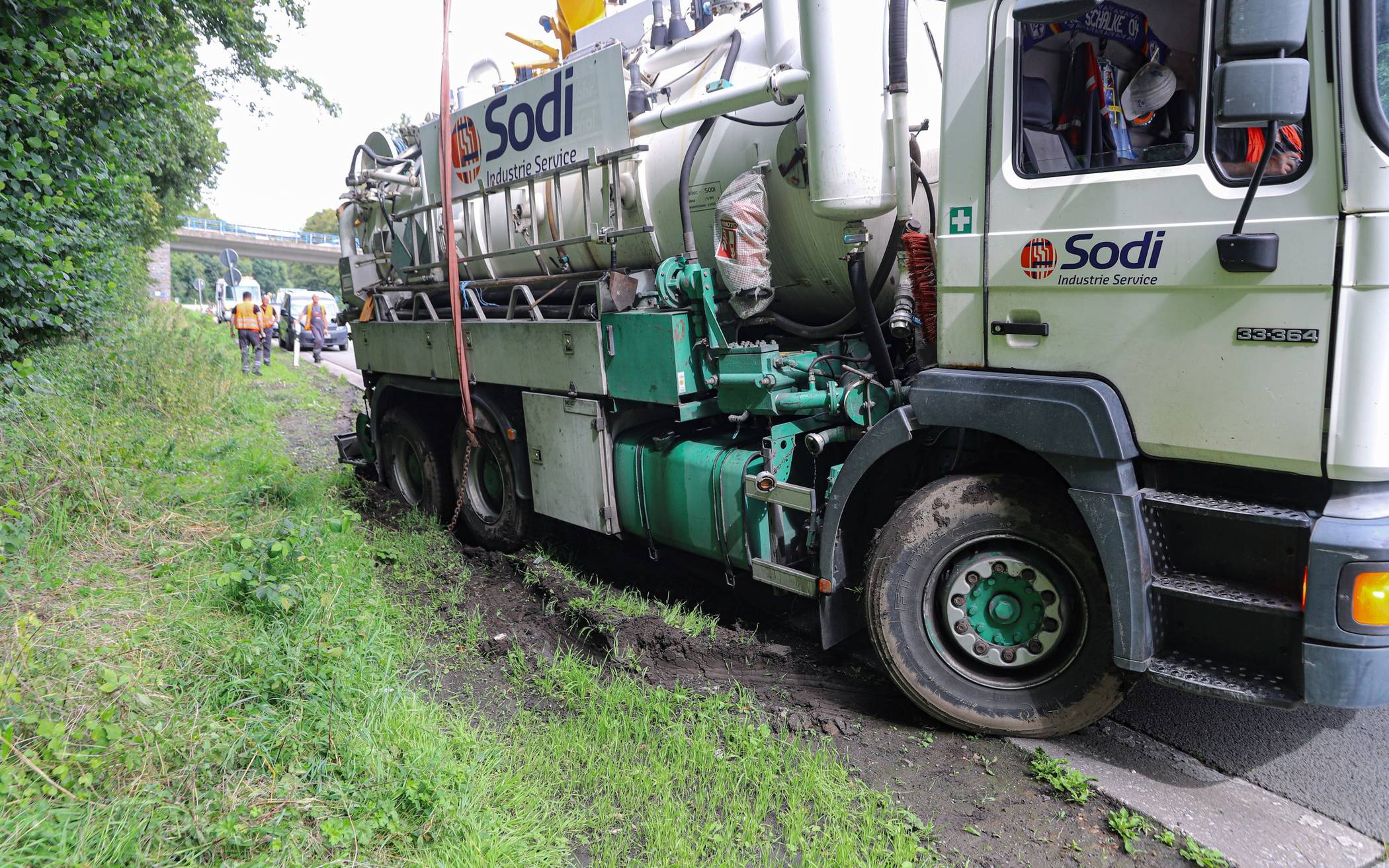 Lkw kurz vor der A1 in Wuppertal auf Abwegen​