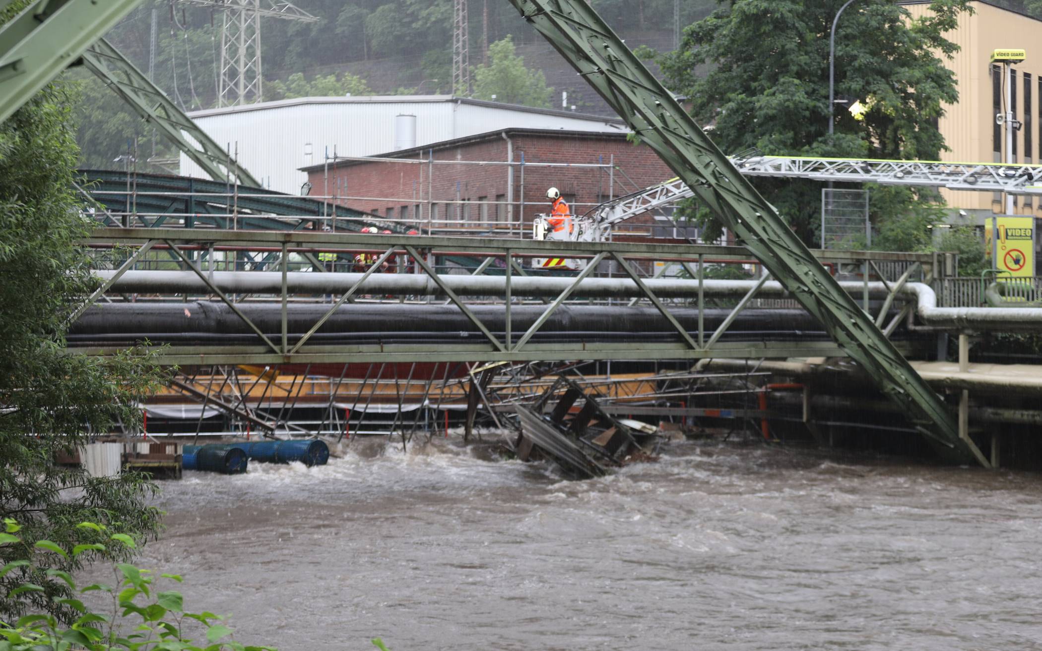  Die Brücke Kabelstraße während des Hochwassers im Juli 2021. 