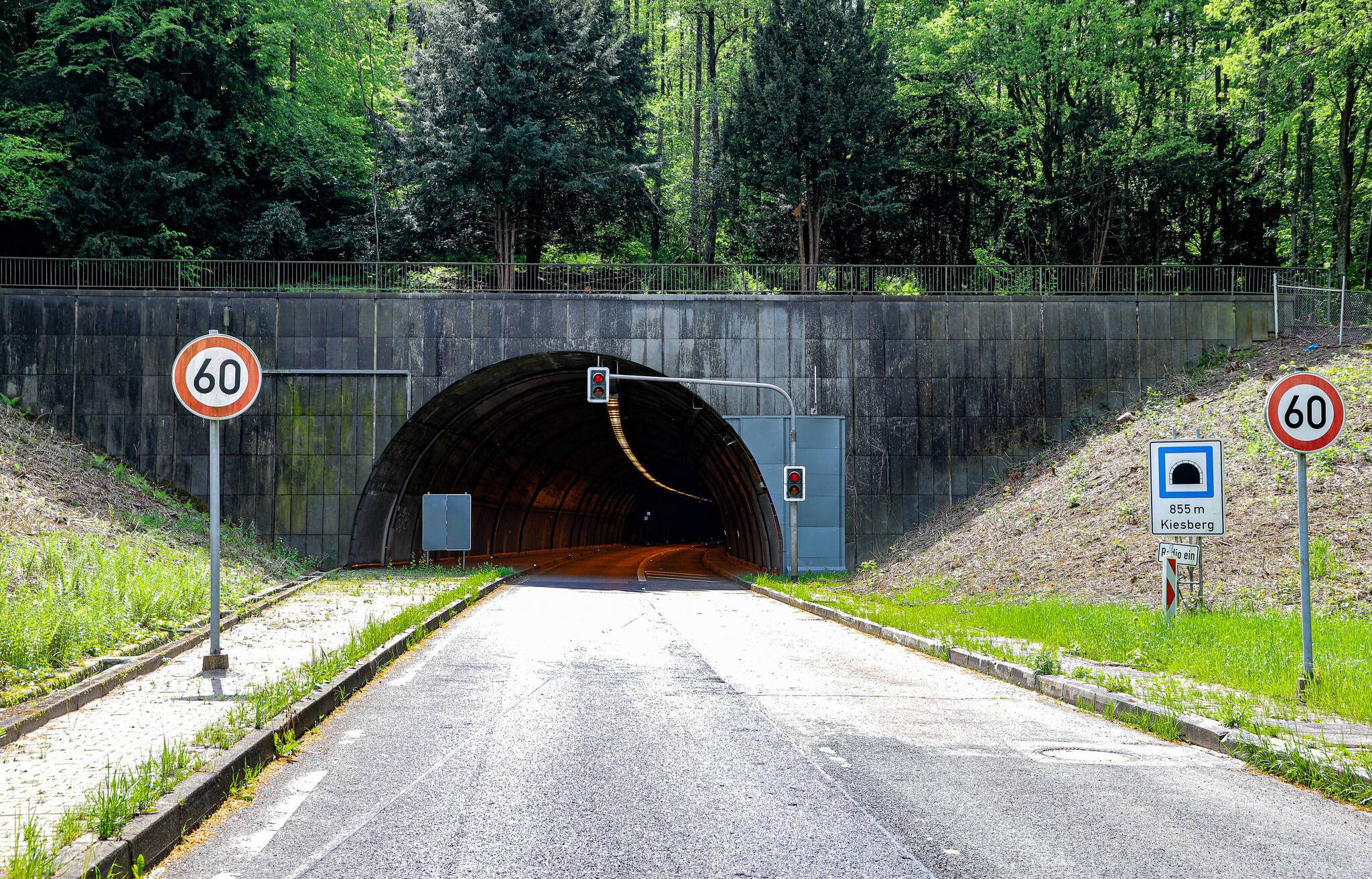 Kiesbergtunnel: Eine Röhre nachts dicht
