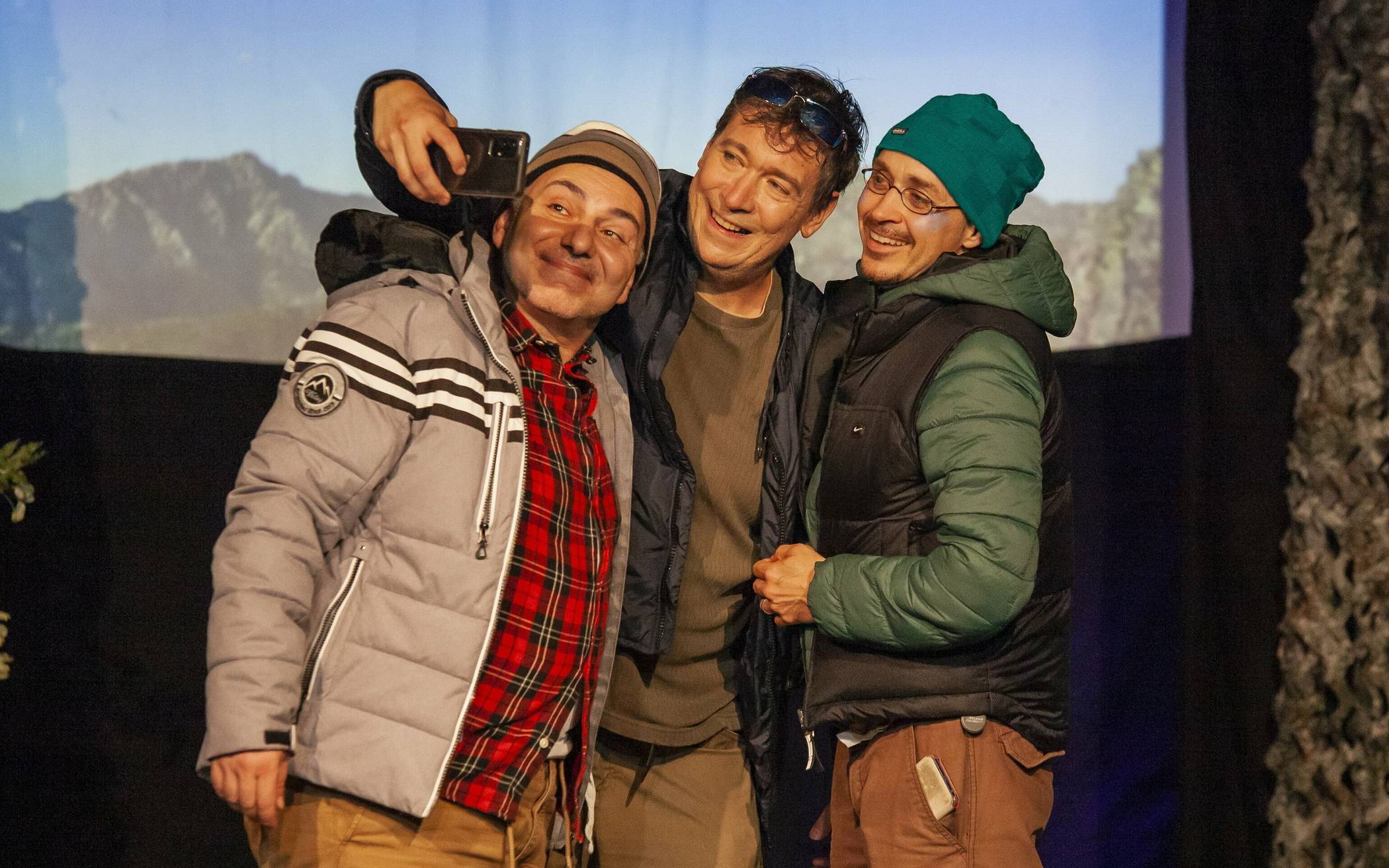  Drei Männer auf‘m Berg: Das Taltontheater präsentiert mit „Rauf und Runter“ eine deutschsprachige Erstaufführung.  