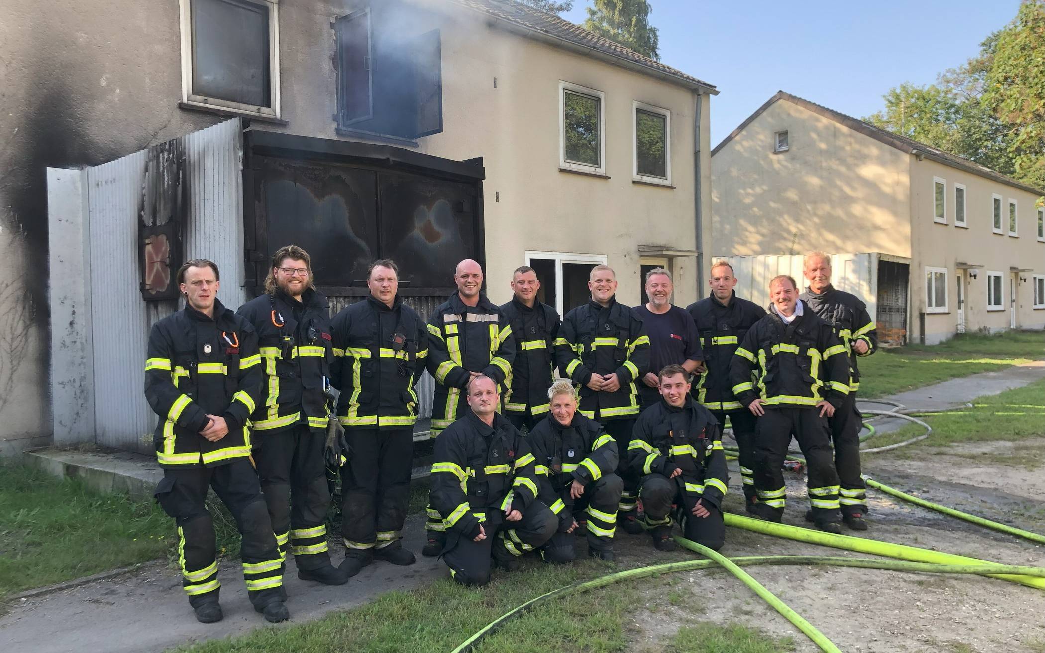 Die Kameraden der Freiwilligen Feuerwehr vor