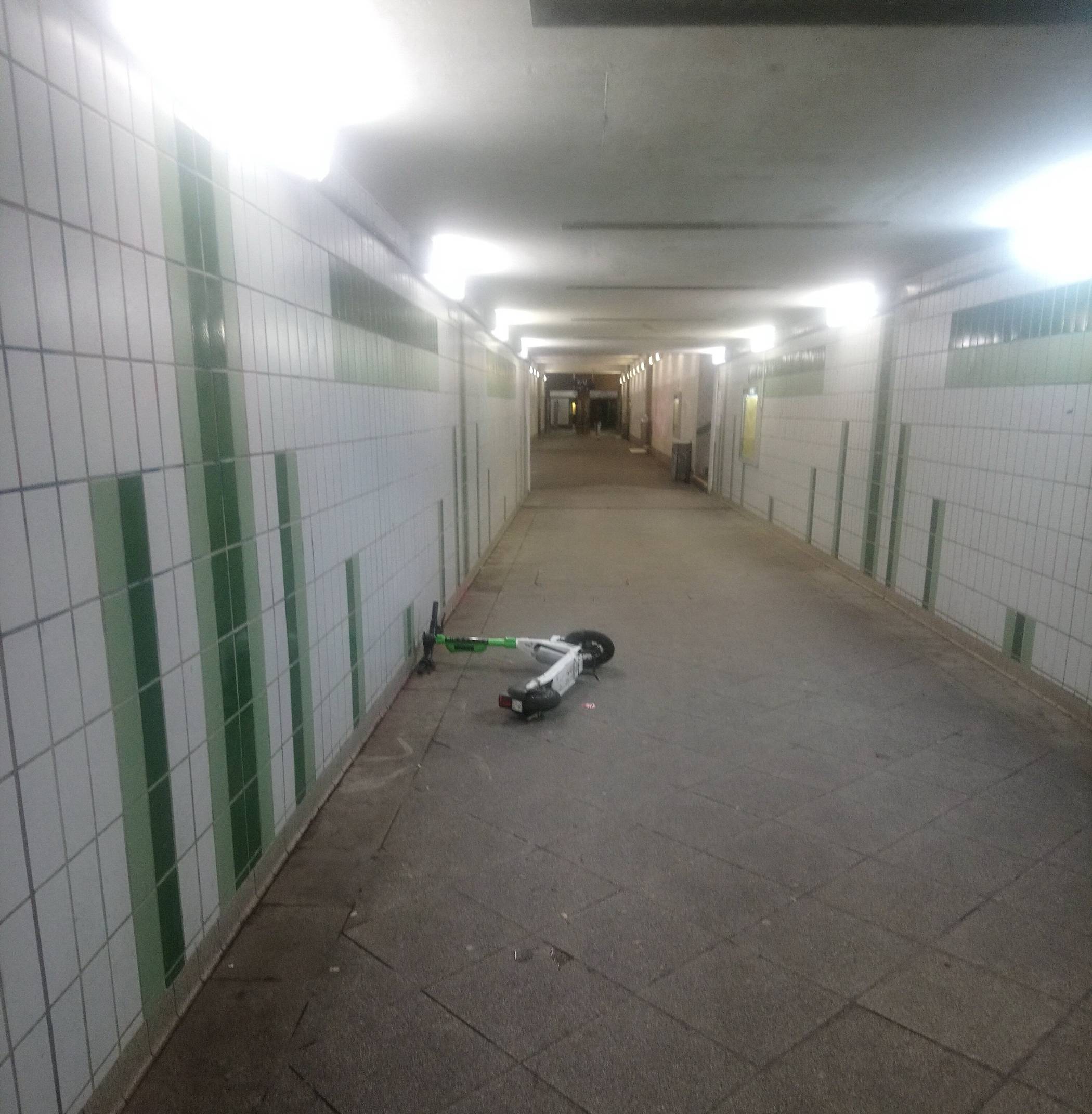  Bild aus dem Tunnel am Bahnhof Vohwinkel. 