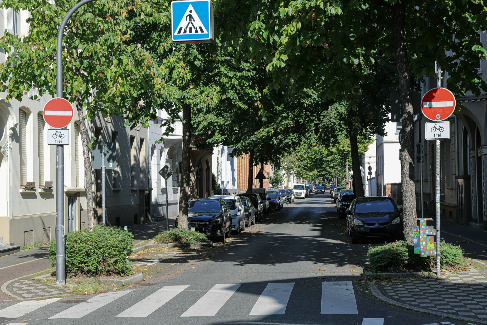 Blick in die Hünefeldstraße.