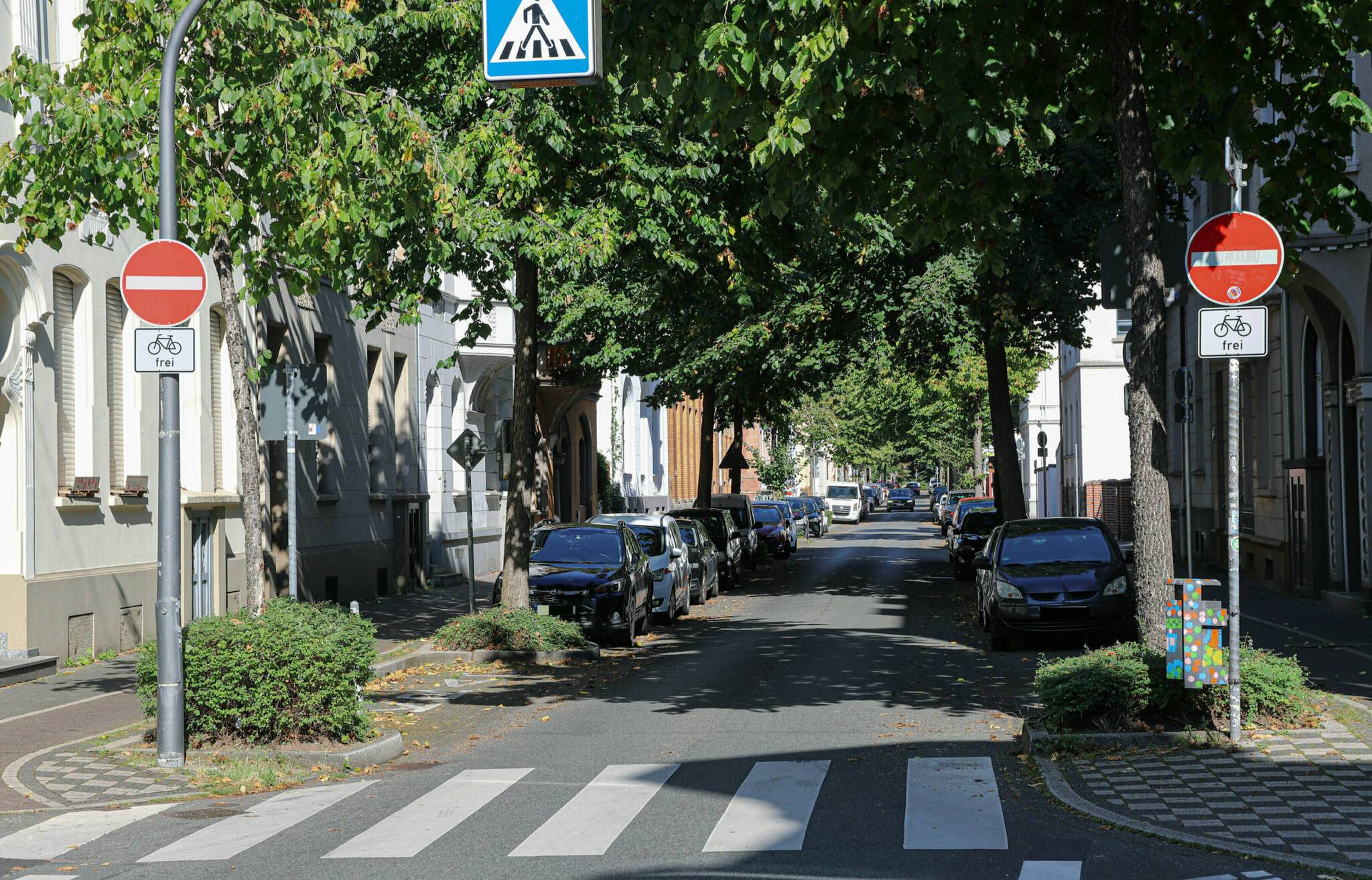 Blick in die Hünefeldstraße.