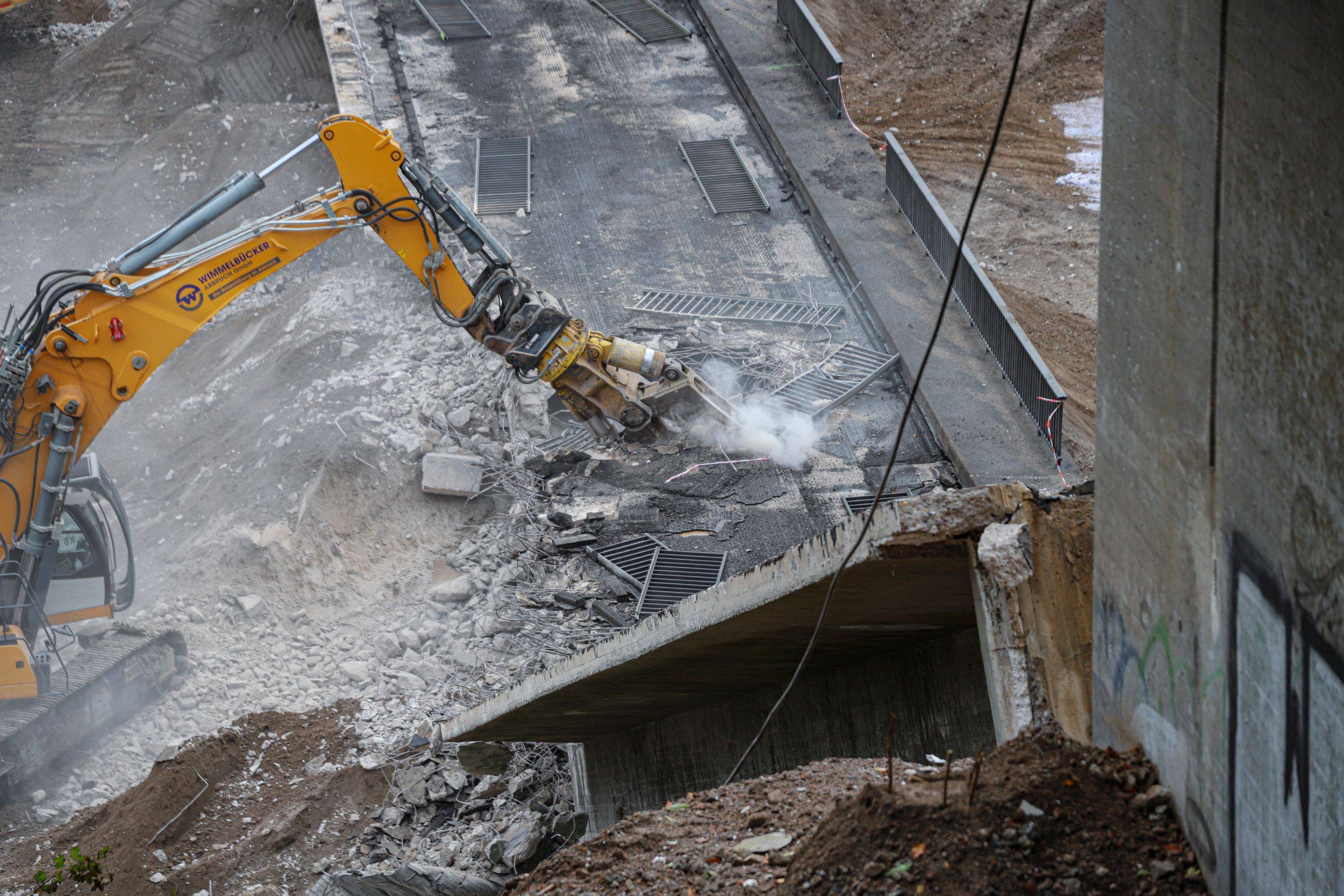 Brücke in Wuppertal am Kreuz Nord gesprengt