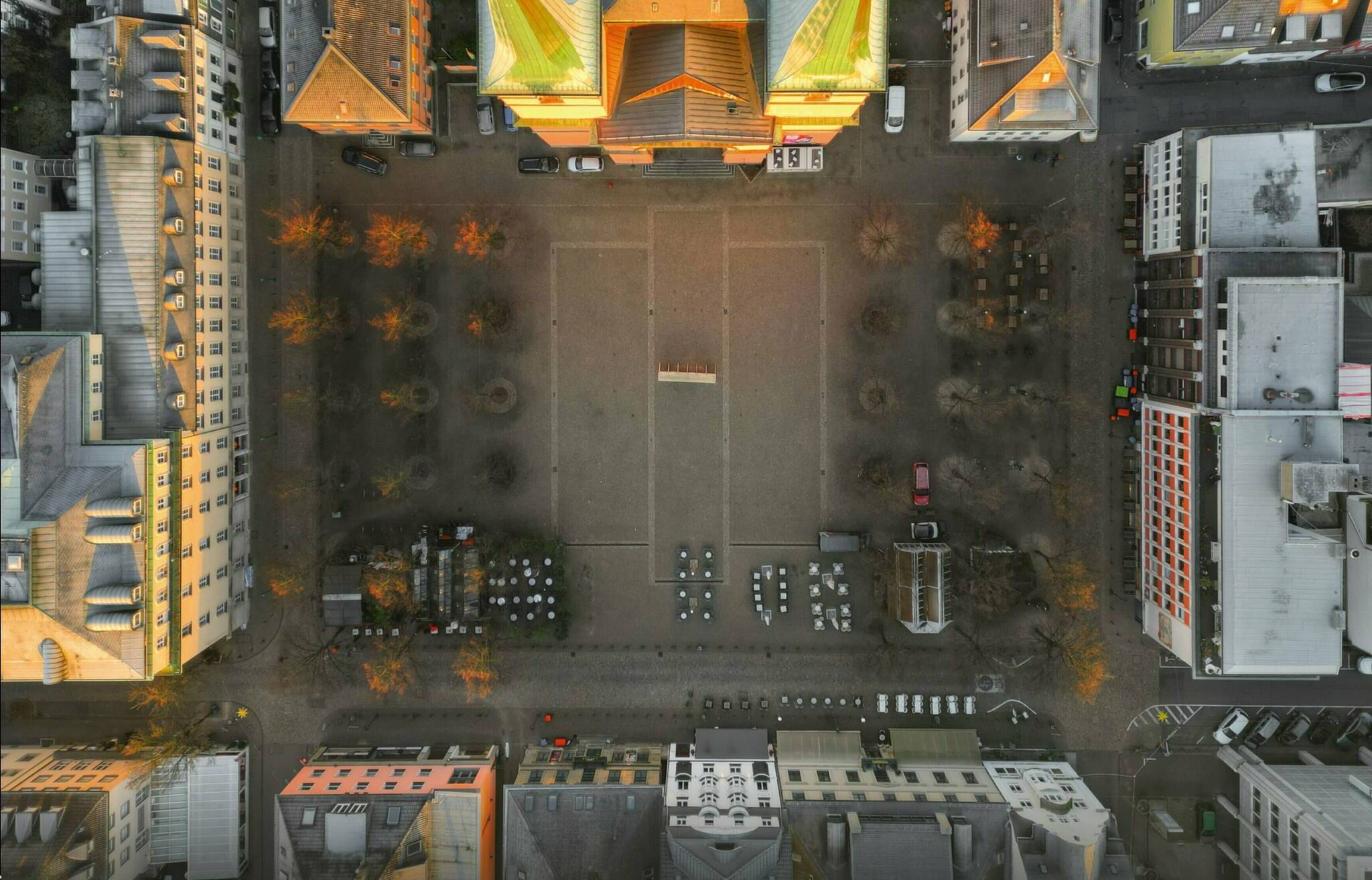 Olaf Joachimsmeier: Der Laurentiusplatz an einem sonnigen...