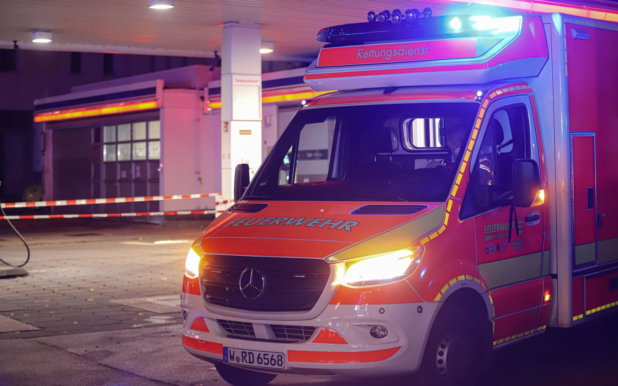 Bilder: Mann setzt sich in Wuppertal selber in Brand​