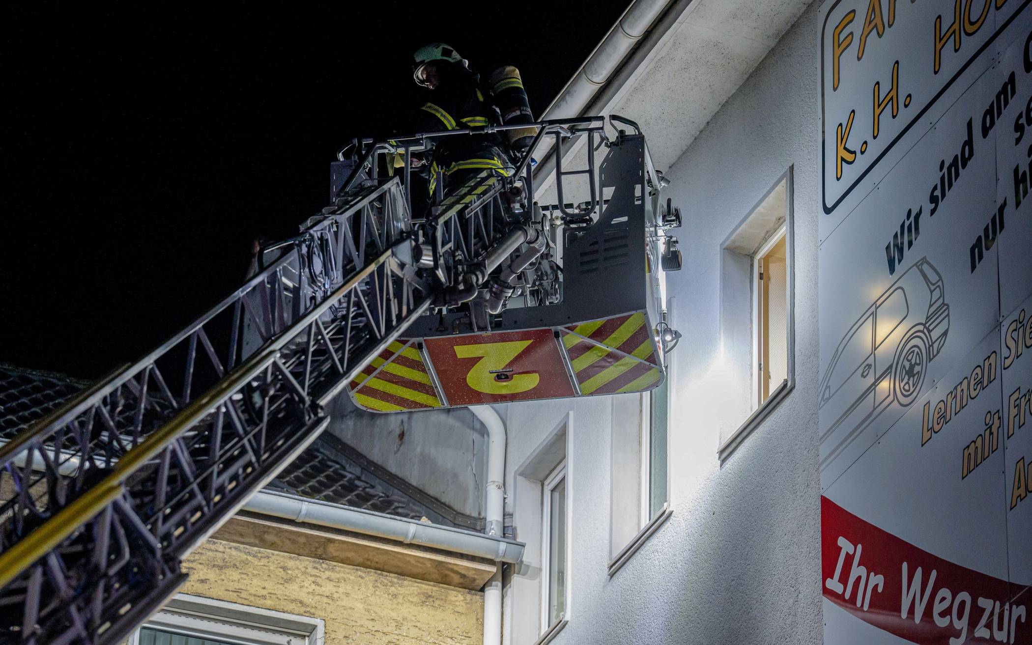 Bilder: Brand in Mehrfamilienhaus in Wuppertal-Barmen​