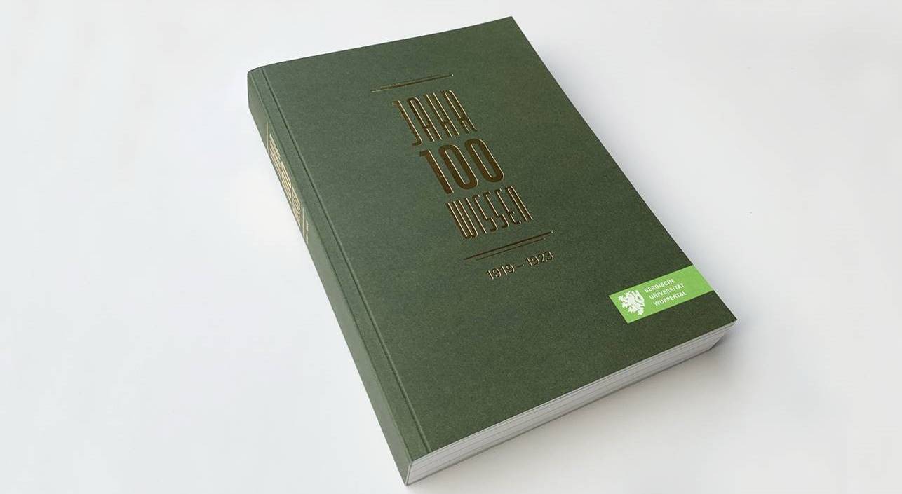 Das „Jahr100Wissen“ gibt es nun als Buch