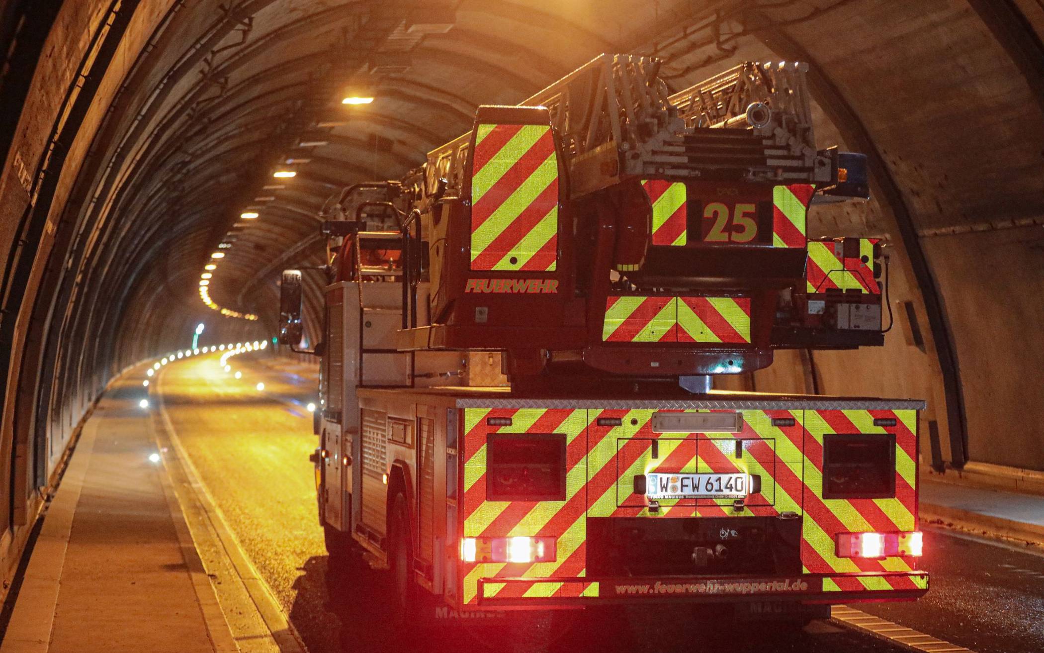 Feuerwehr-Einsatz im Wuppertaler Kiesbergtunnel​