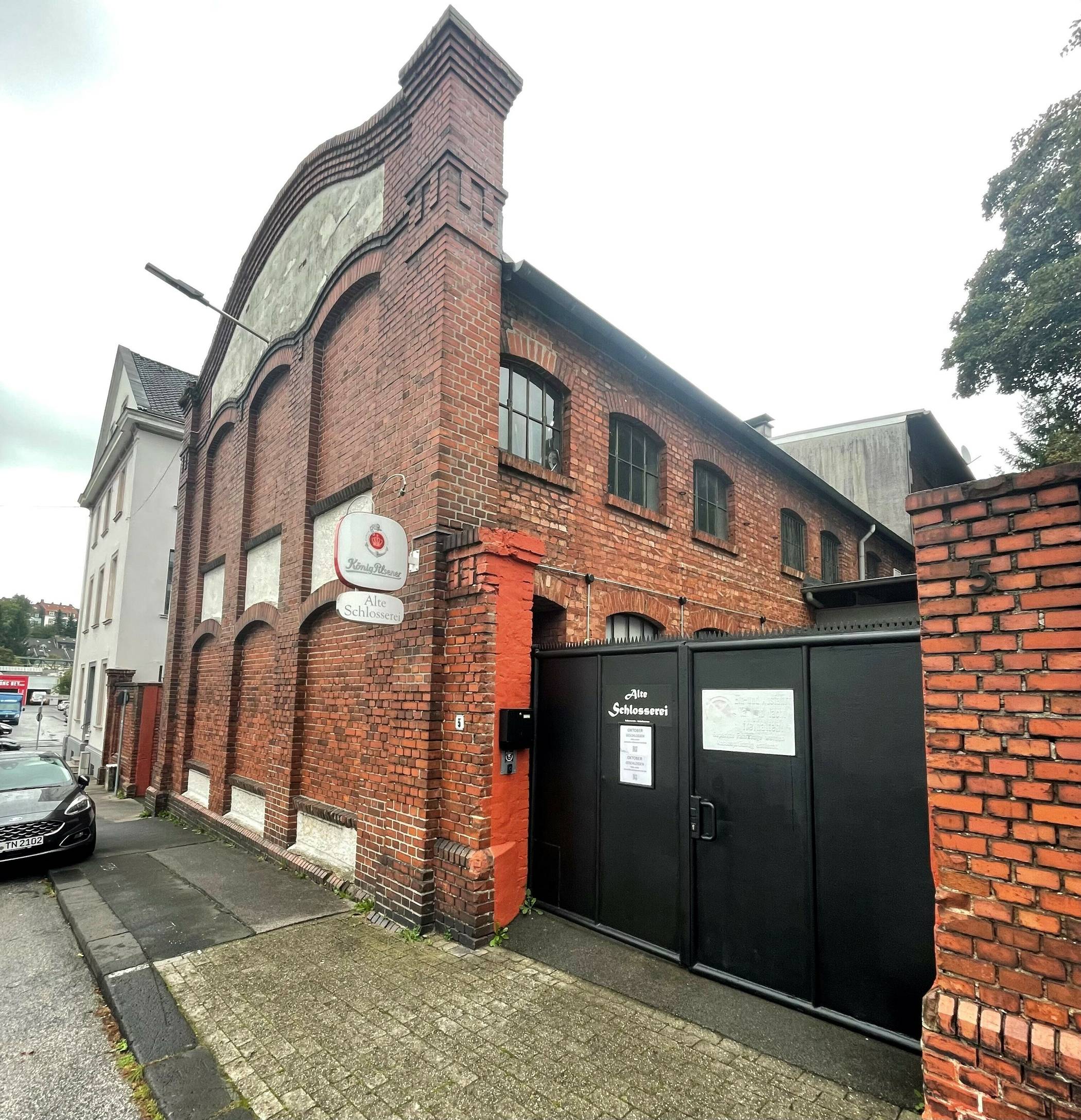 Damit die „Alte Schlosserei“ als „Kultstätte“ für Musik und Kunst fortbestehen kann, werden Spendengelder benötigt.