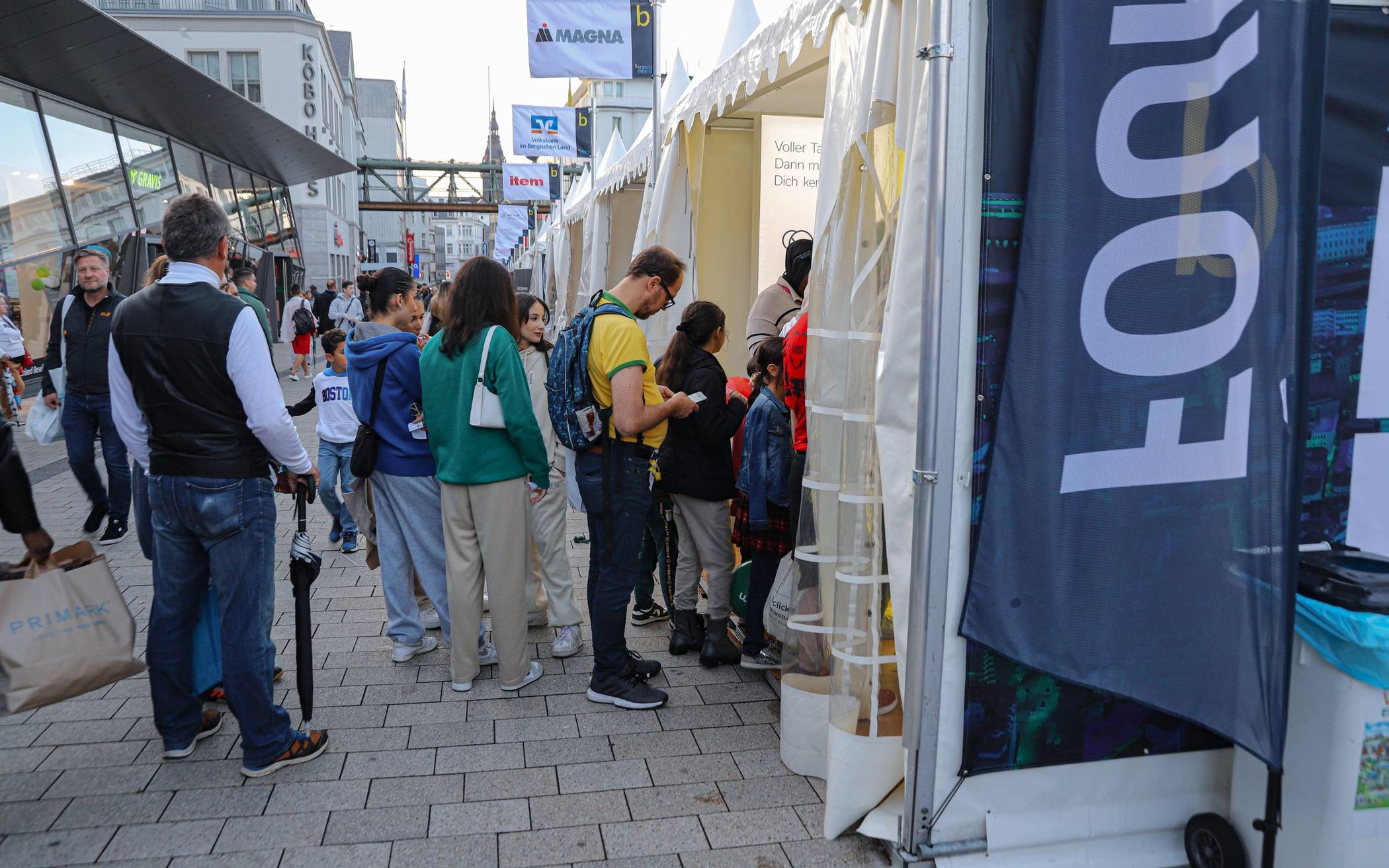  Auf der „Bergischen Expo“ warben die Firmen um neue Mitarbeiterinnen und Mitarbeiter. 