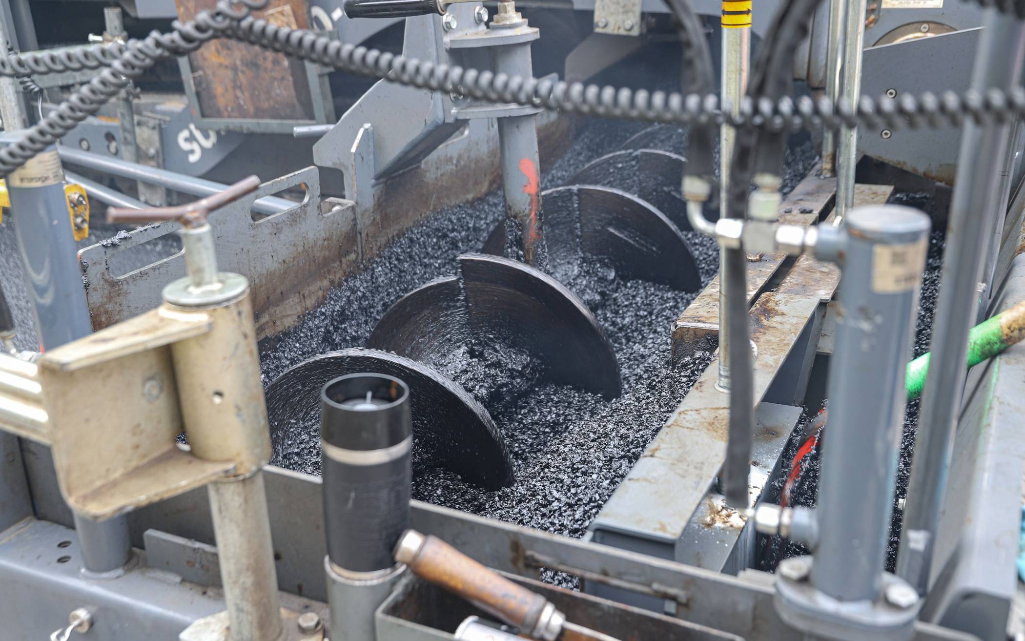 Eine Asphalt-Maschine.