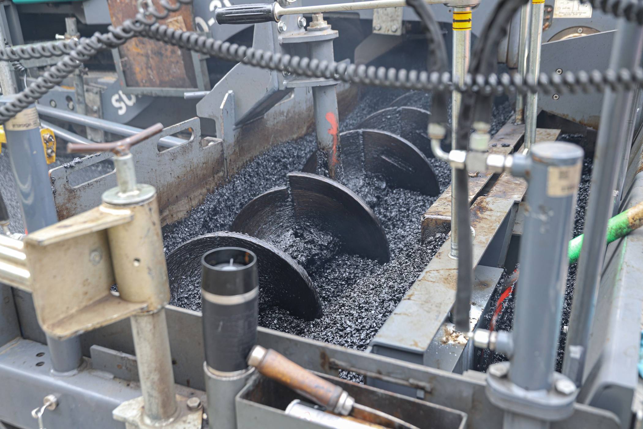  Eine Asphalt-Maschine. 