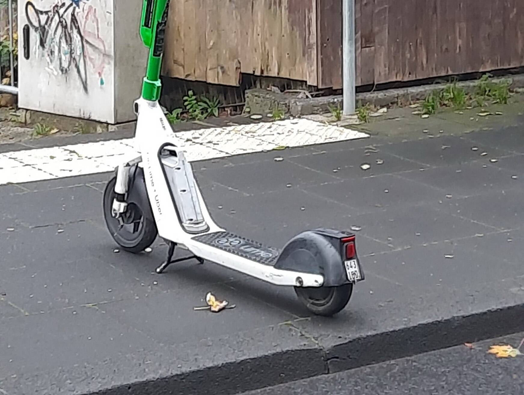  E-Scooter am Rauen Werth. 