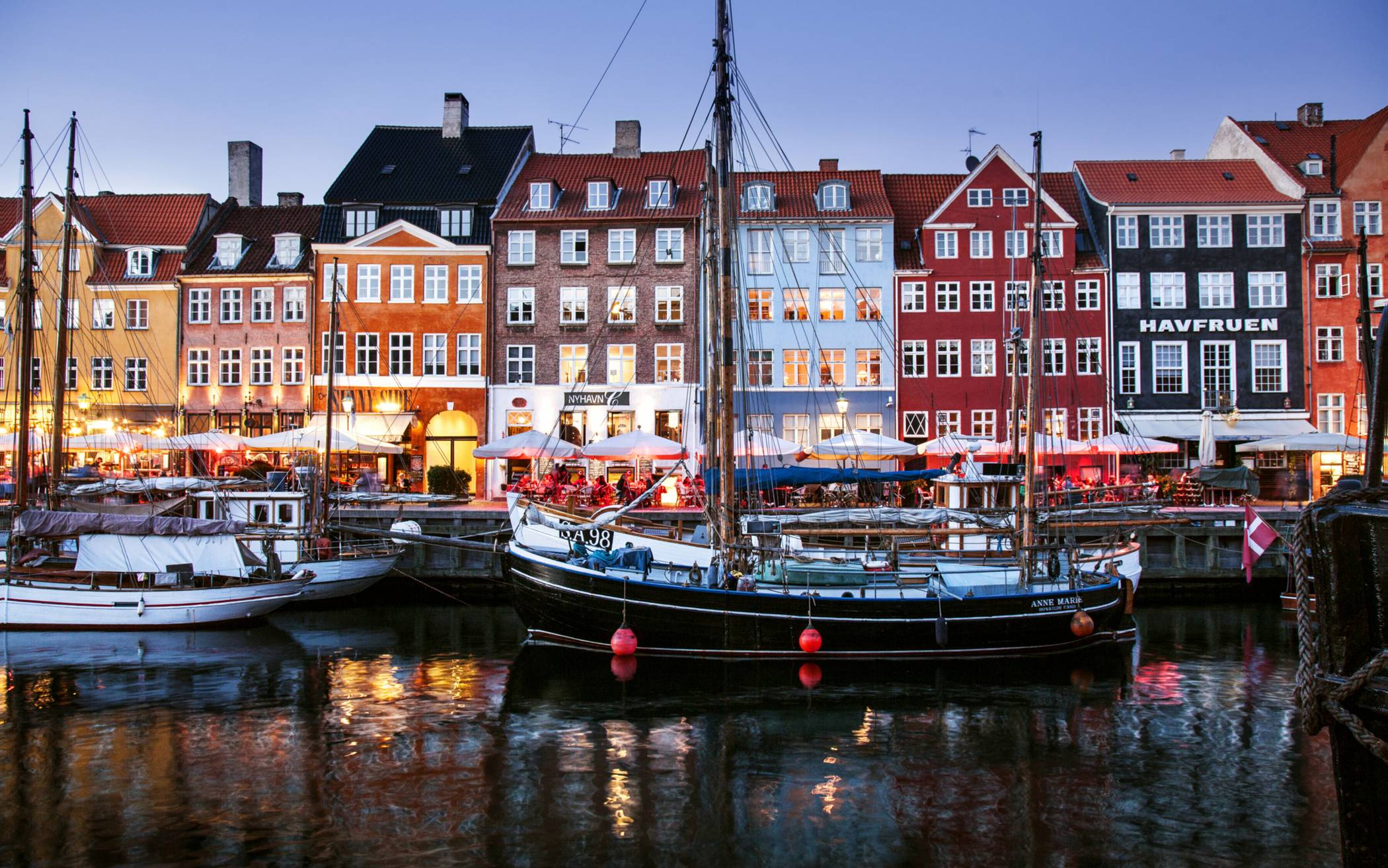 Farbenprächtige Häuser am Nyhavn in Kopenhagen.