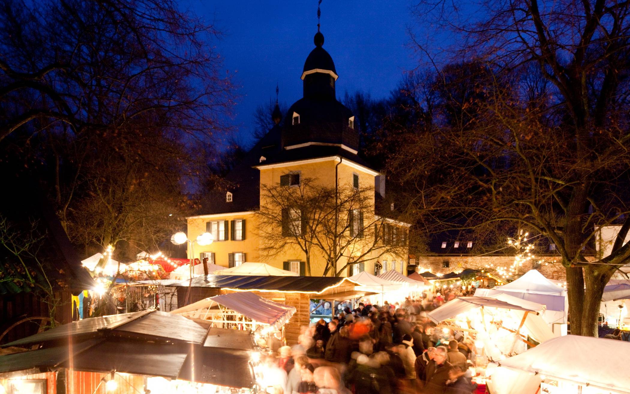 Der idyllische Weihnachtsmarkt.