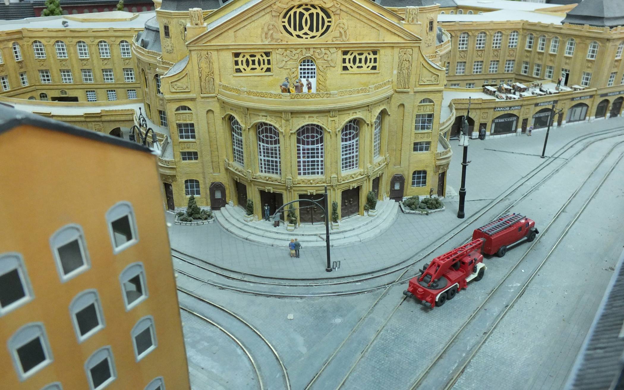Das Barmer Opernhaus 1929 - noch mit Straßenbahnschienen vor der Tür und schmucker...