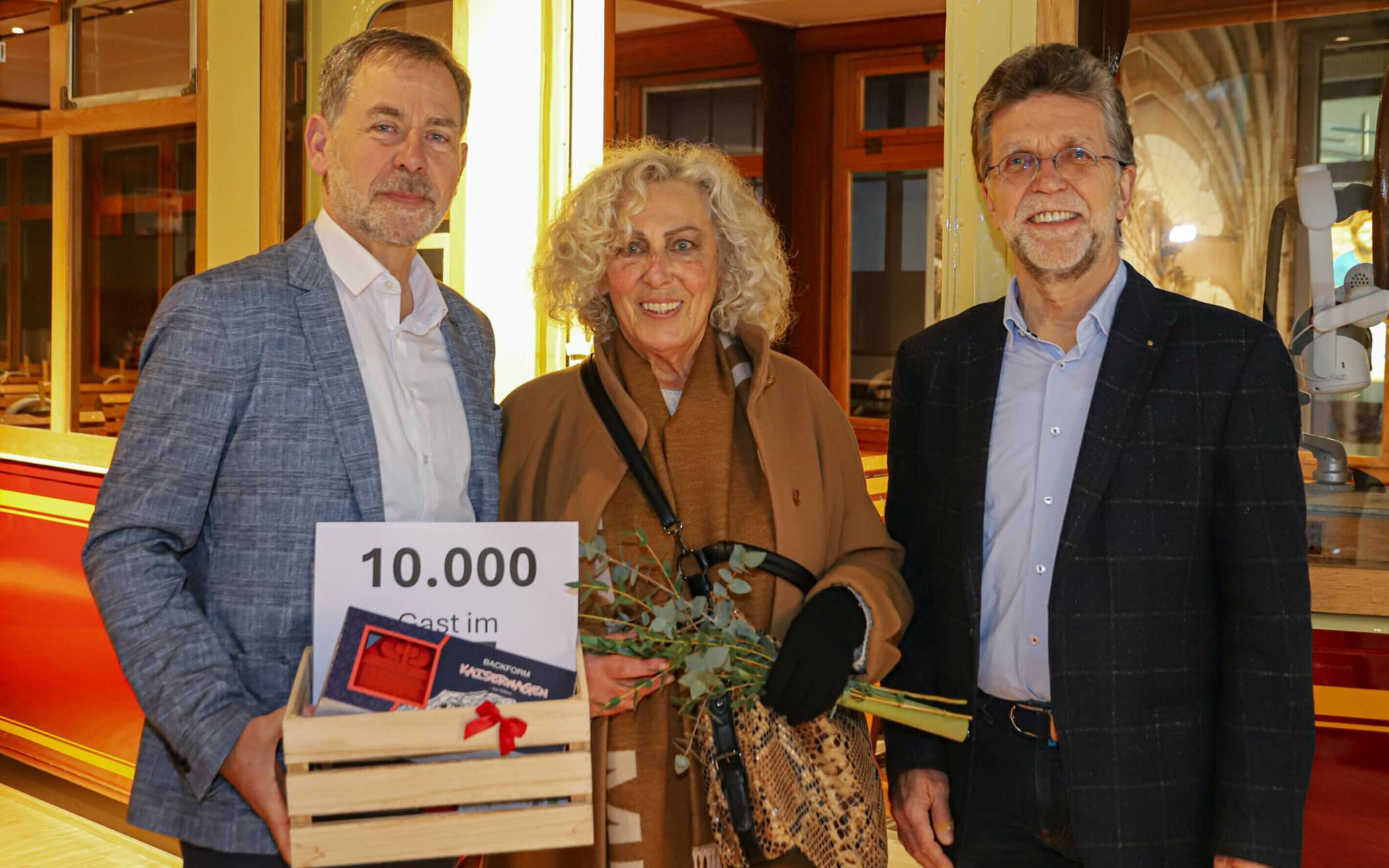 Rita Wohlfahrt mit  Stadtmarketing-Chef Martin Bang (li.) und „Schwebodrom“-Geschäftsführer Thomas Helbig.