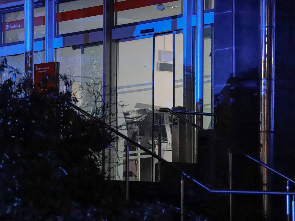 Geldautomat in Sparkasse gesprengt
