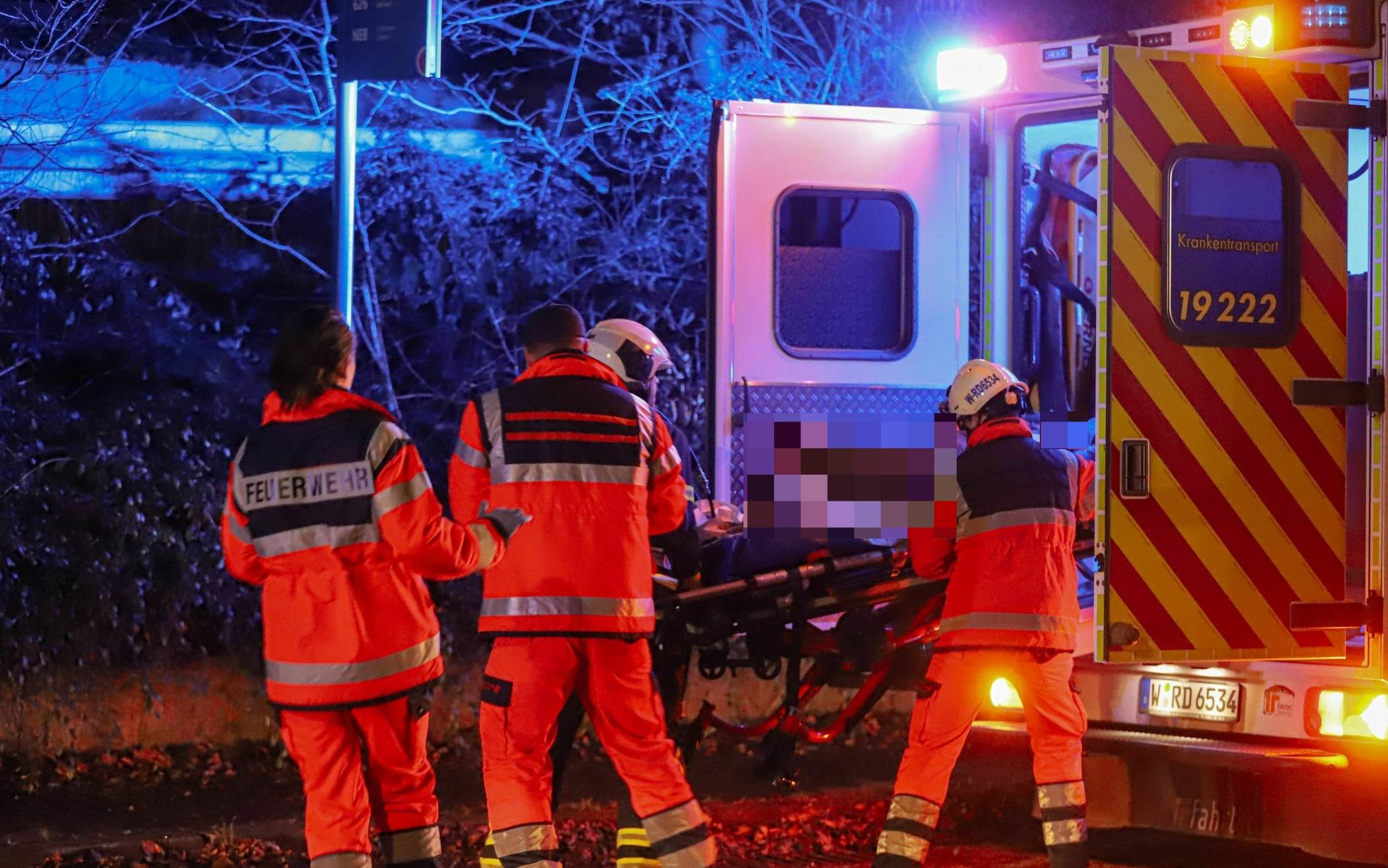 Bilder: Schwerverletzter bei Brand​ in Wuppertal