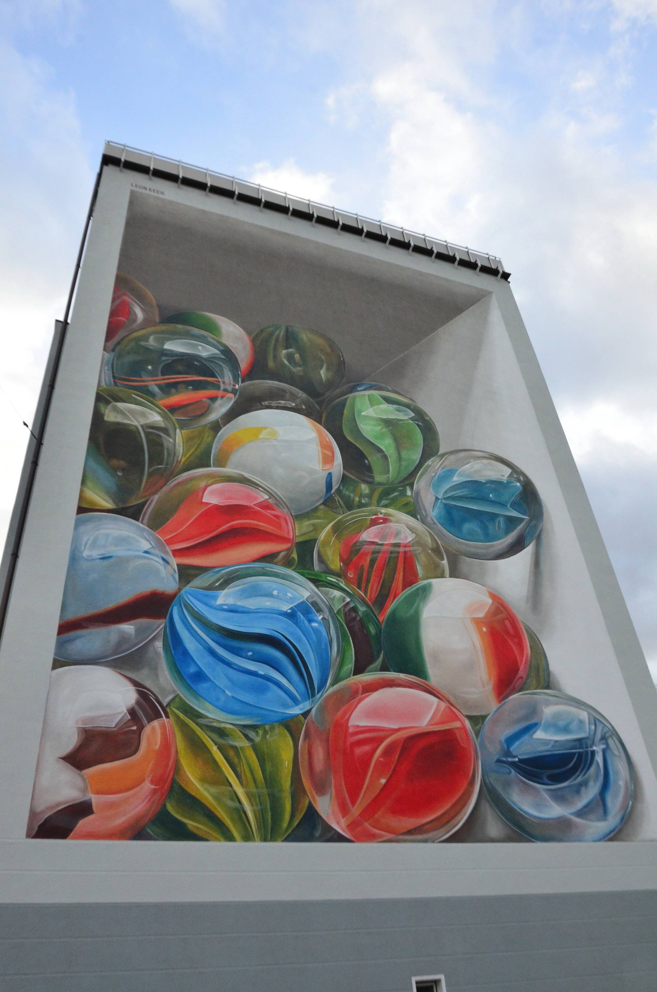 Kleeblatt 58: „Gravity“ von Leon Keer aus Utrecht....