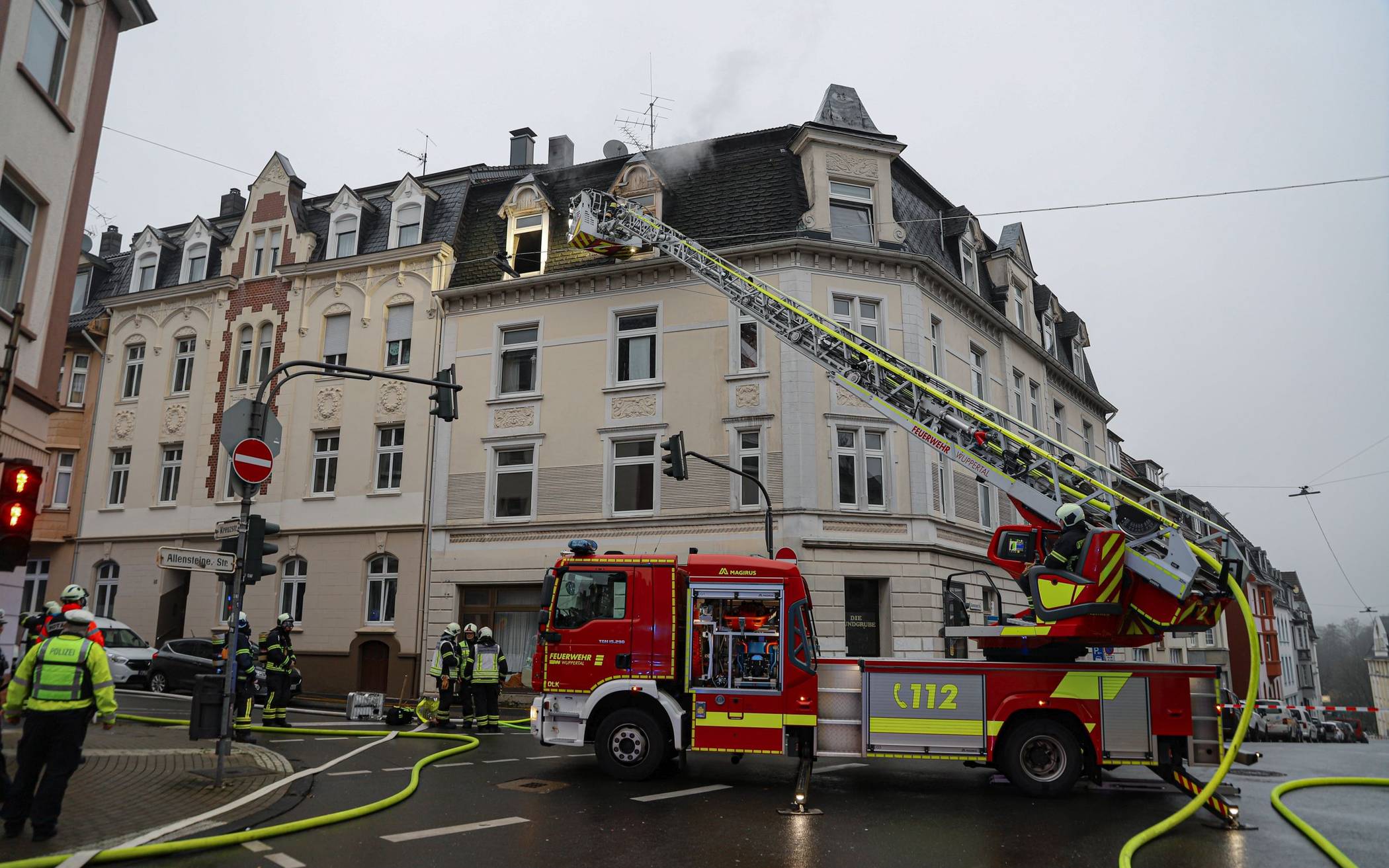 Bilder: Brand in Dachgeschosswohnung​ in Wupperta