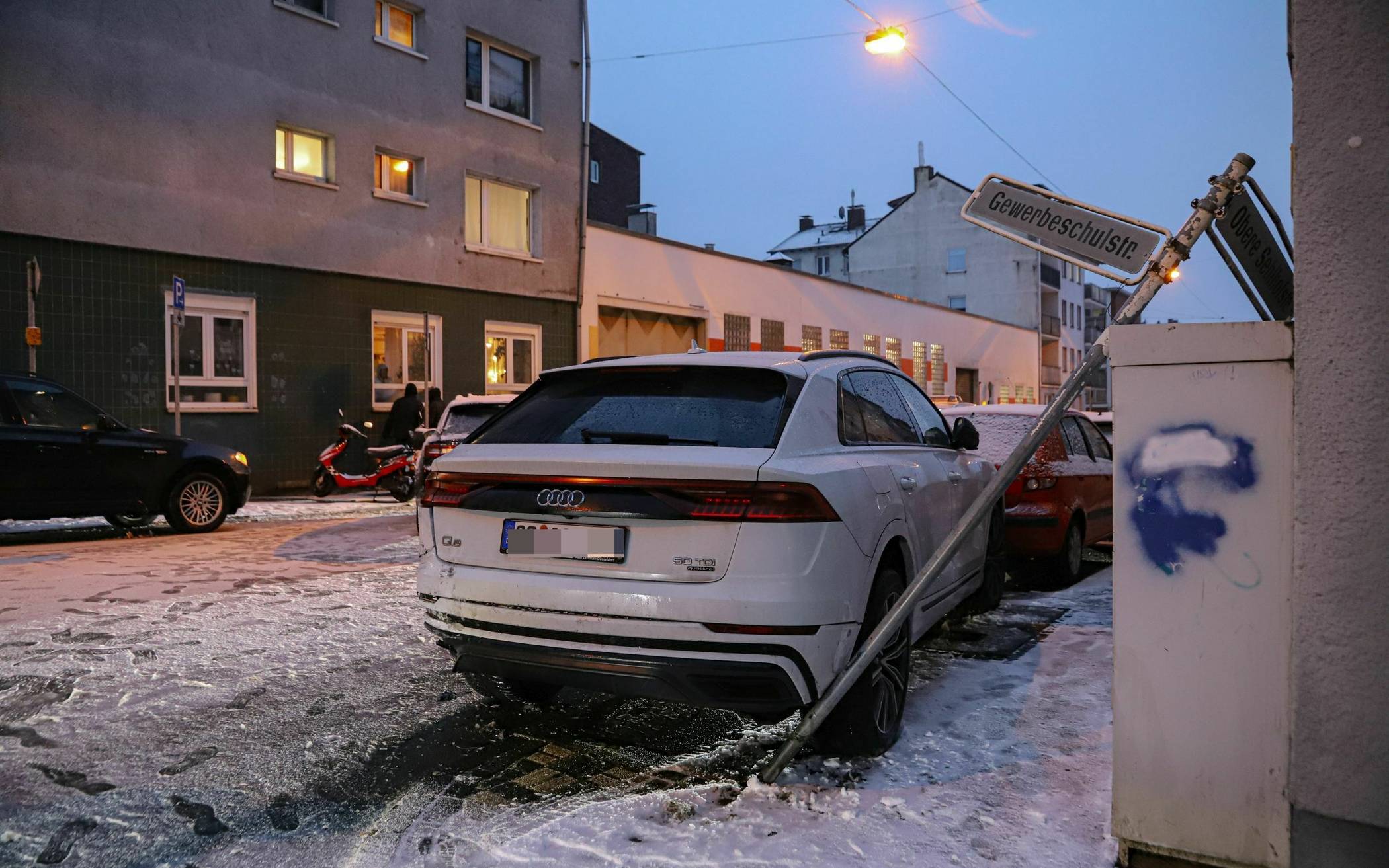 Bilder: Unfälle auf glatten Straßen​ in Wuppertal