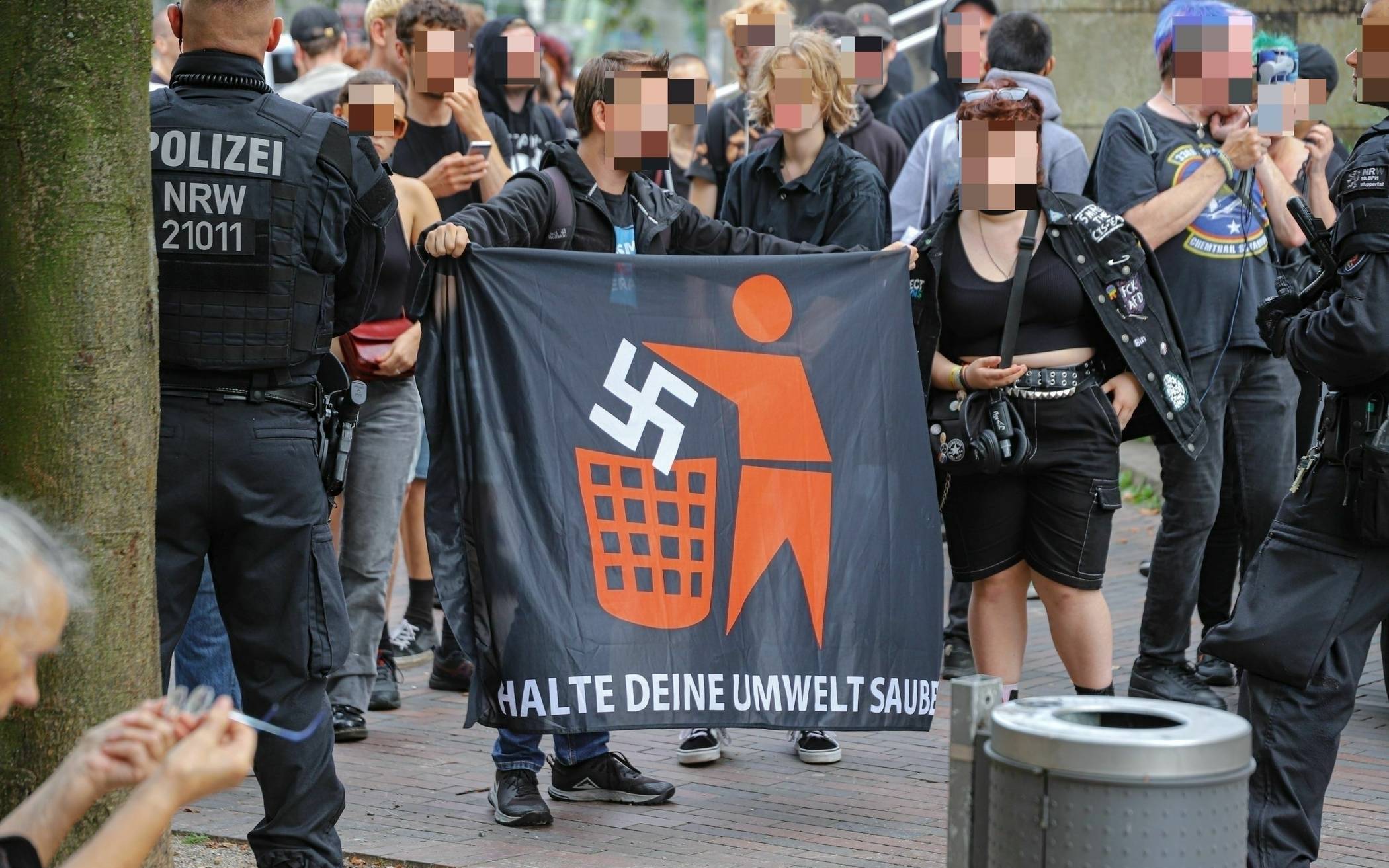  Demo gegen einen Aufzug von Rechtsestremen im August 2023 in Wuppertal. 