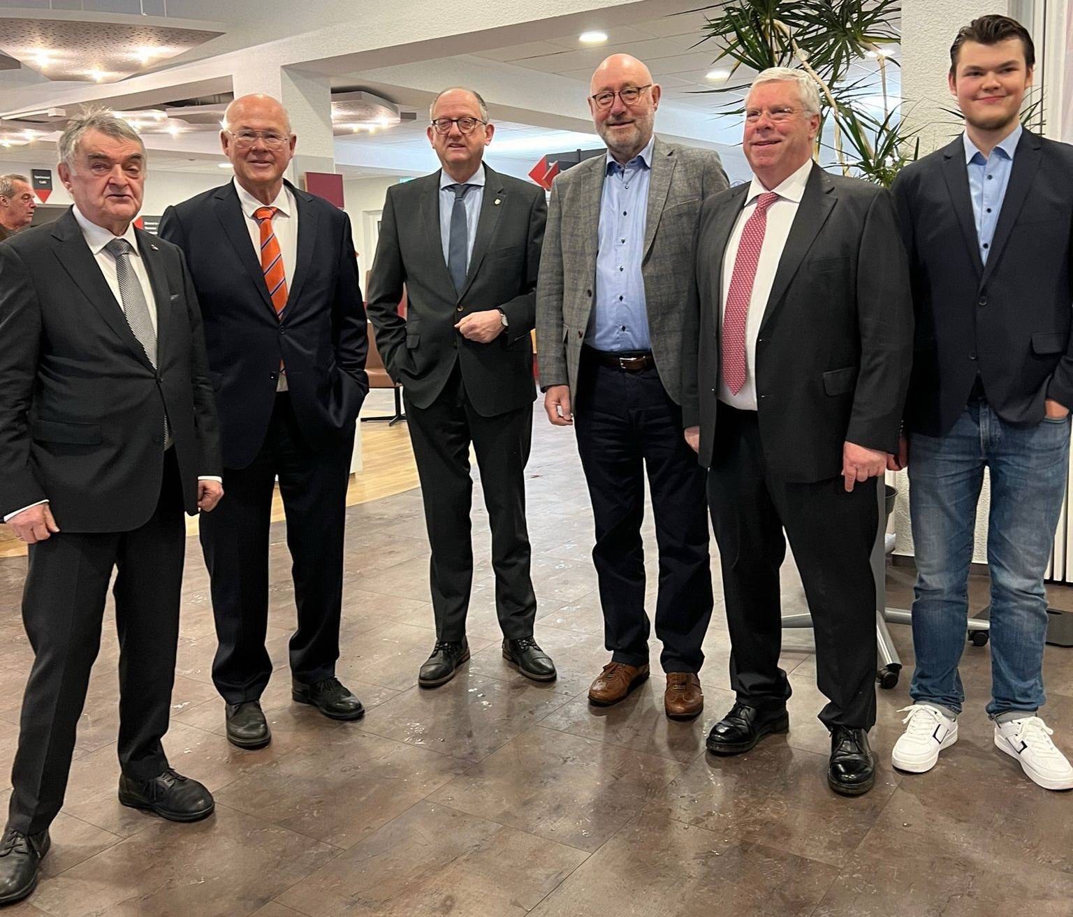  Von li.: Herbert Reul, Dr. Rolf Köster, Rainer Spiecker, Dr. Johannes Slawig, Jürgen Hardt und Alexej Hundt. 