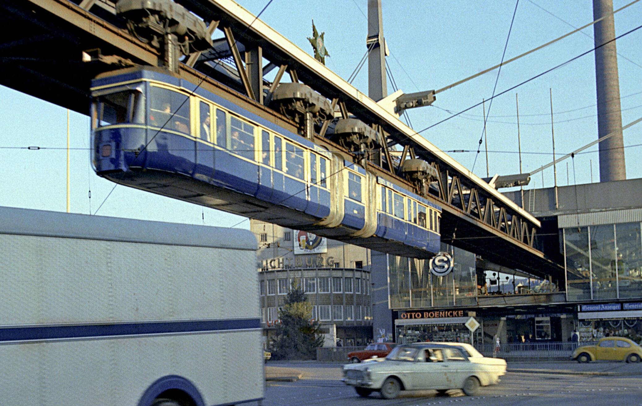 Das waren noch Zeiten: Der „Blaue Enzian“ über dem Alten Markt – aufgenommen am 2. August 1976. 