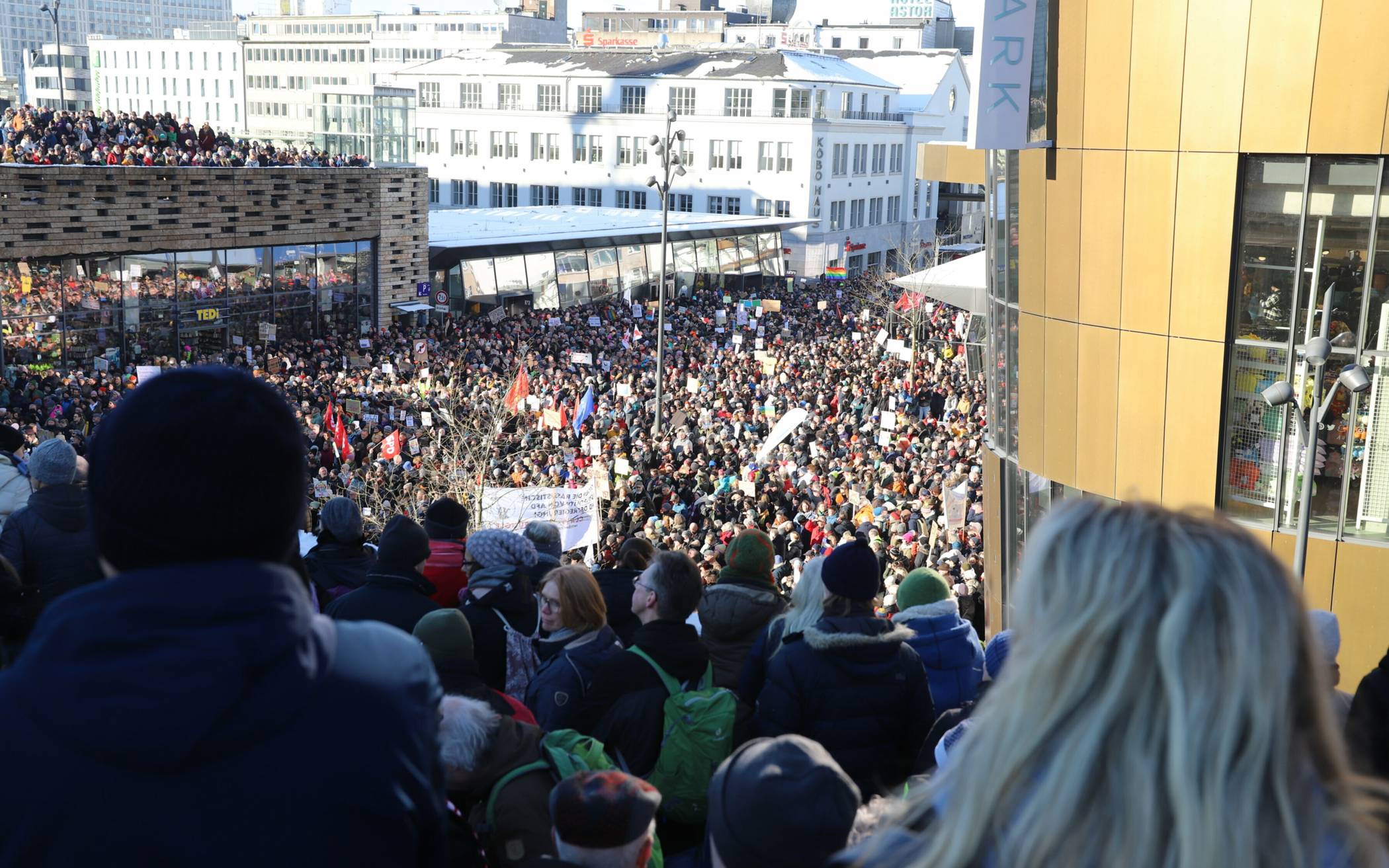  Die Demo am 20. Januar vor dem Hauptbahnhof. 