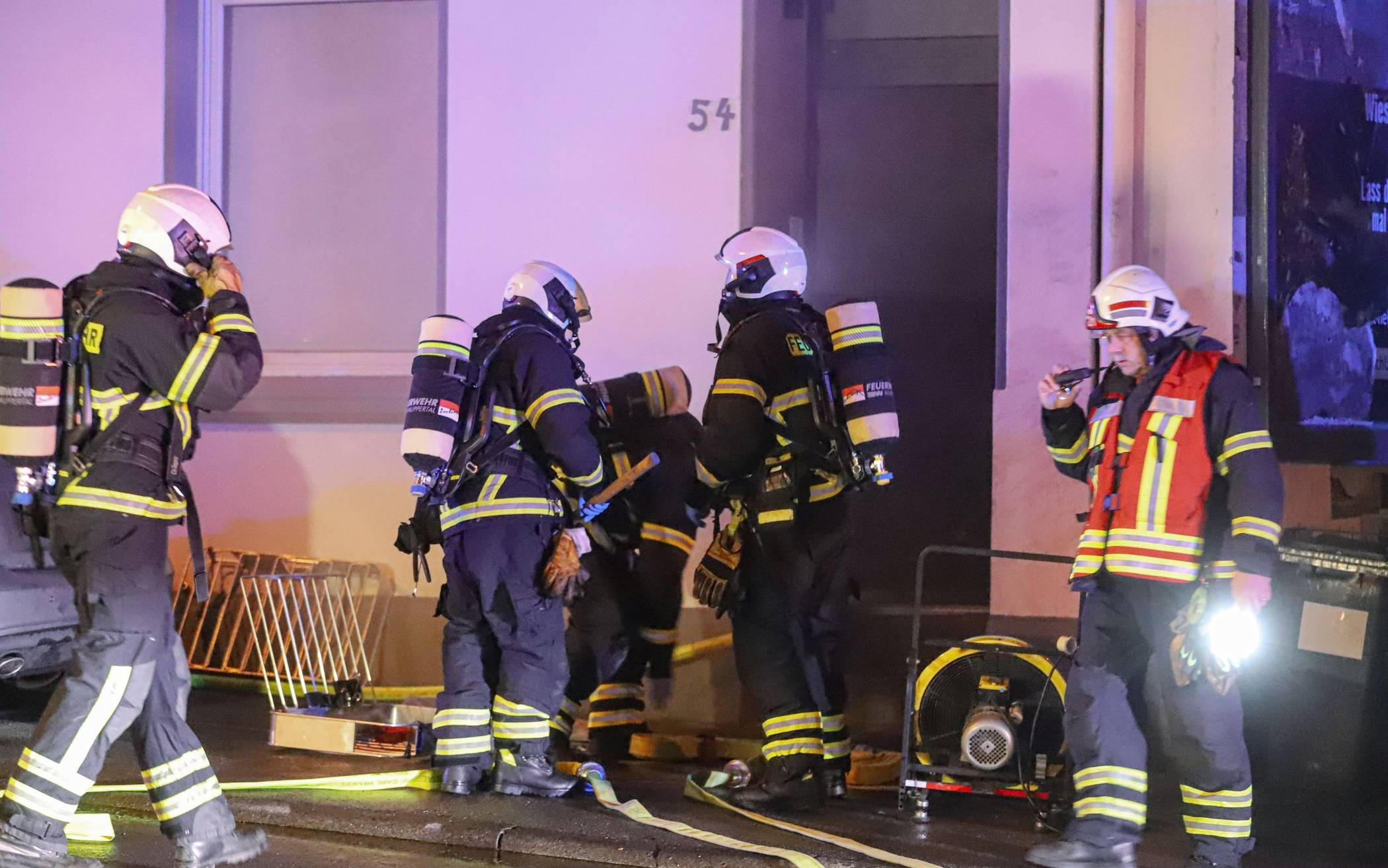 Bilder: Größerer Einsatz durch Kellerbrand​ in Wuppertal