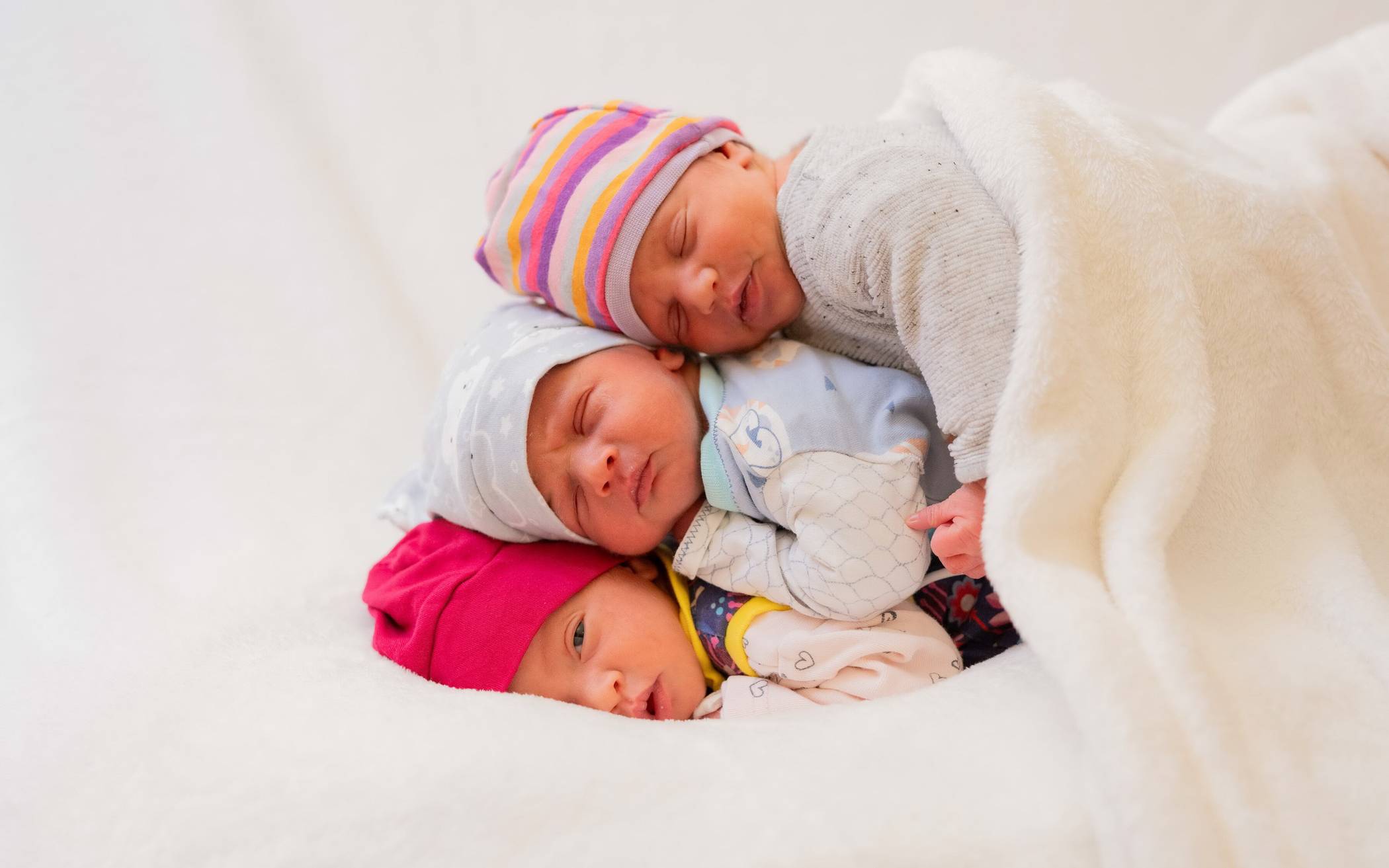 Die Drillinge Safa, Hana und Ali in der Landesfrauenklinik am Helios...