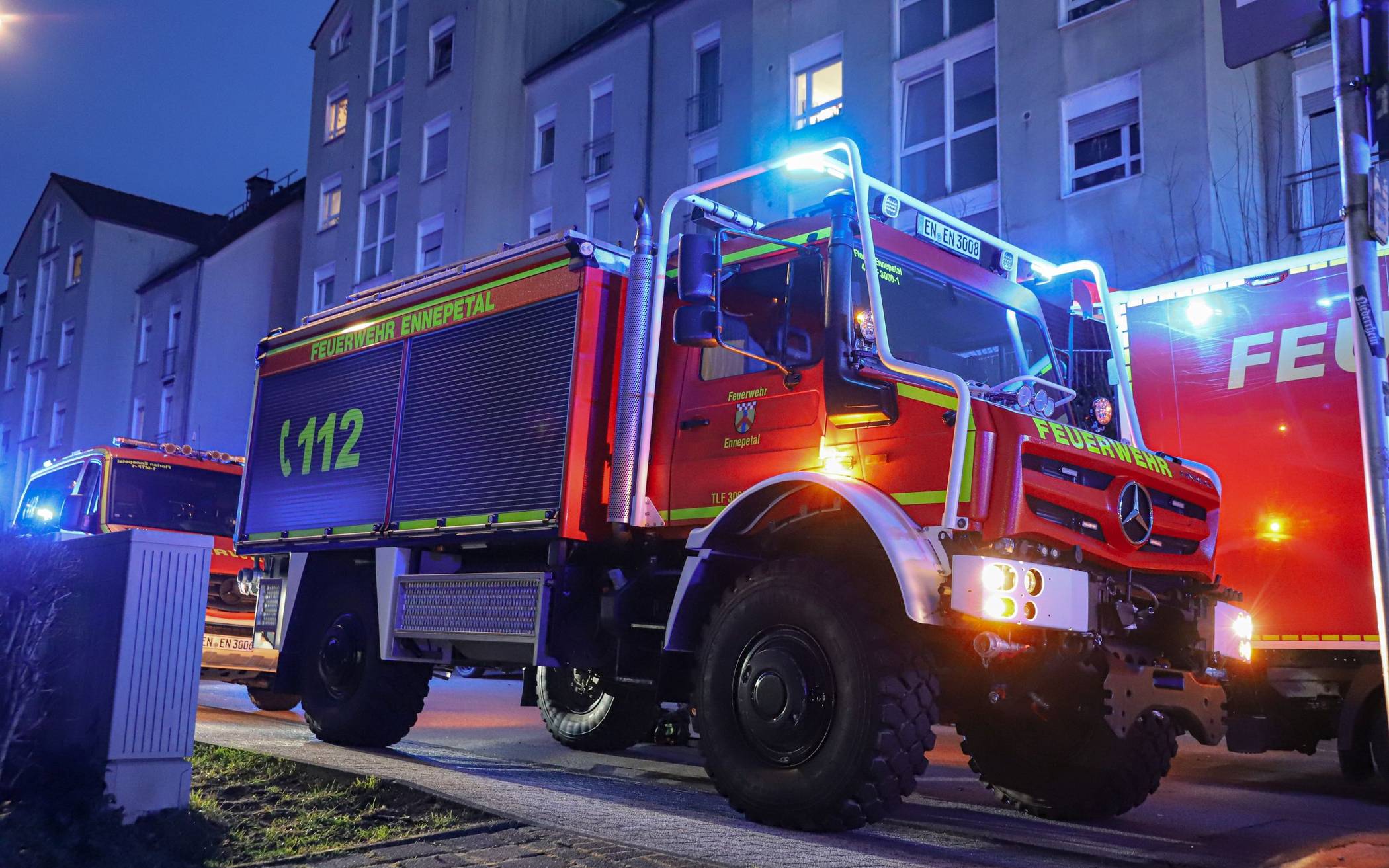 Bilder: Feuerwehr rettet Menschen bei Kellerbrand