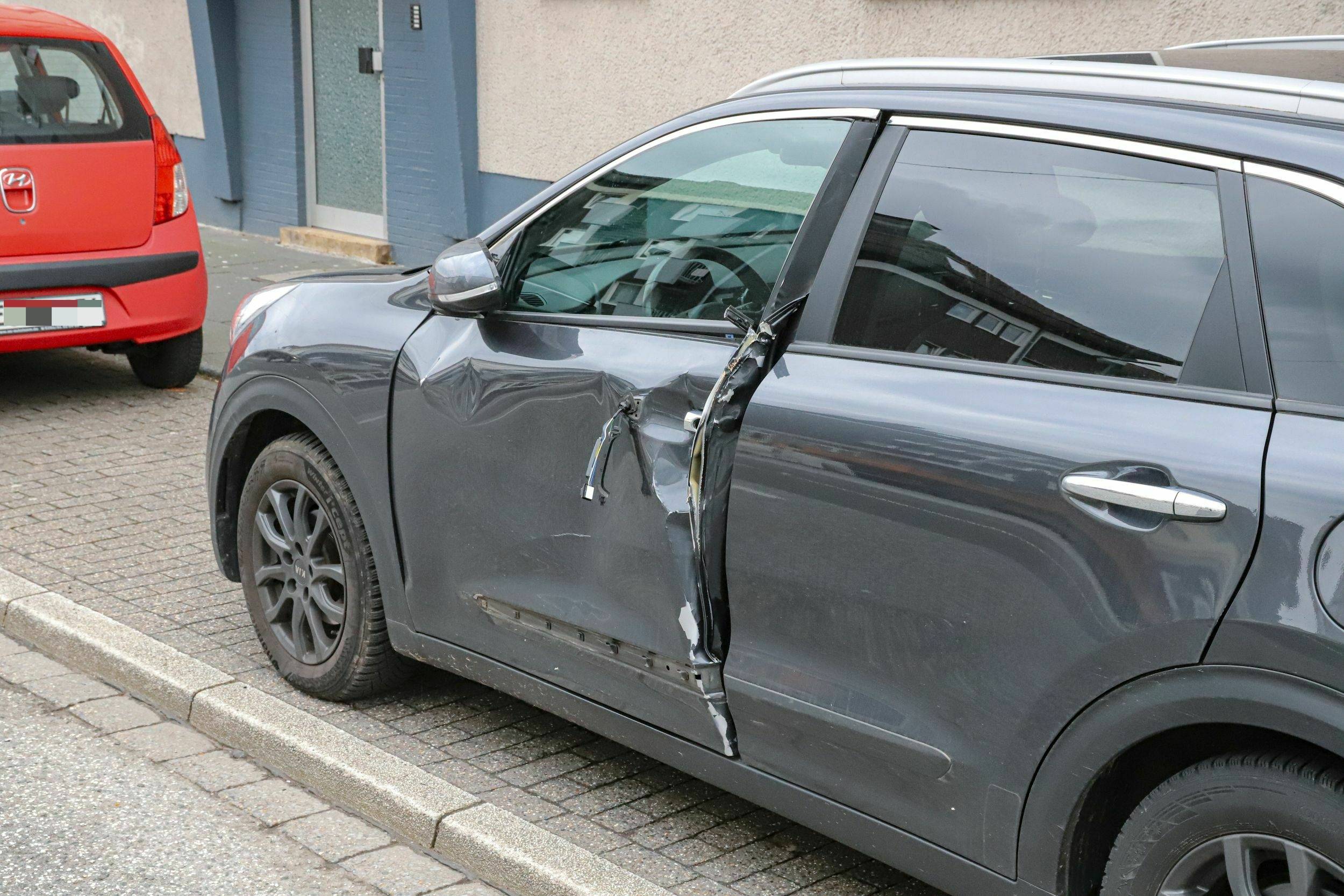 Bilder Autotür prallt in Wuppertal gegen Linienbus