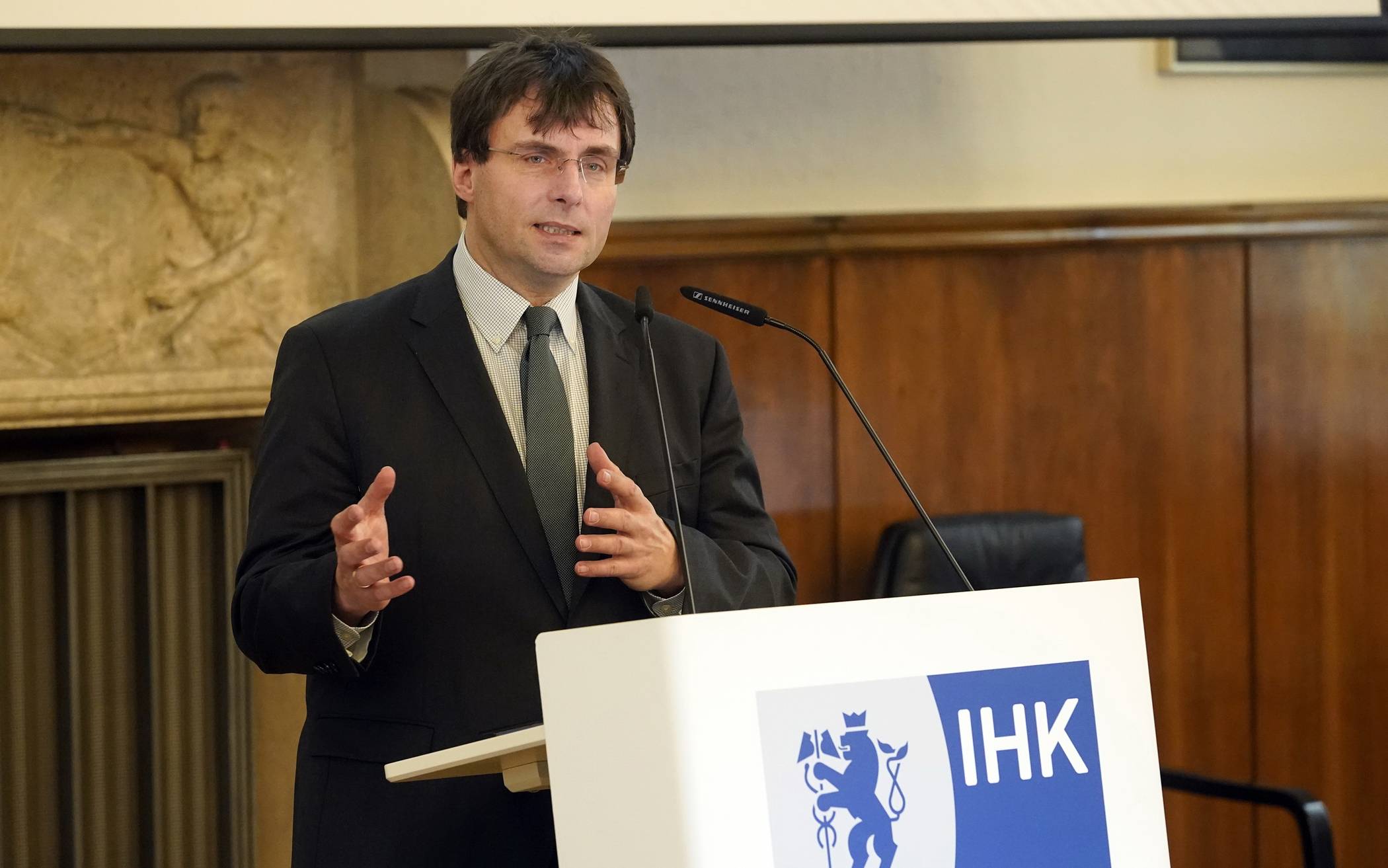 NRW-Finanzminister Dr. Marcus Optendrenk sprach im Plenarsaal der Bergischen IHK.
