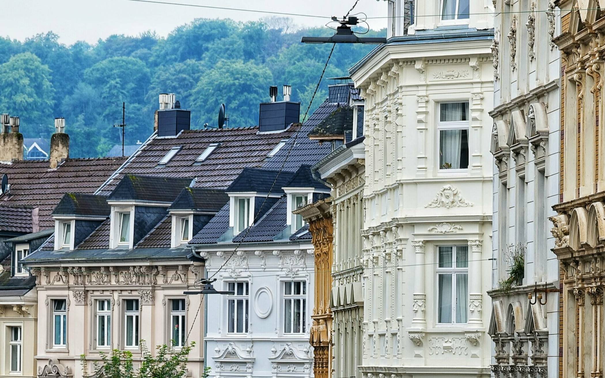 Typisch Ölberg: dichte Bebauung mit denkmalgeschützten Häusern – hier an der Marienstraße. Wie kann in einem solchen Viertel die Frage nach Solaranlagen auf den Dächern geklärt werden?  