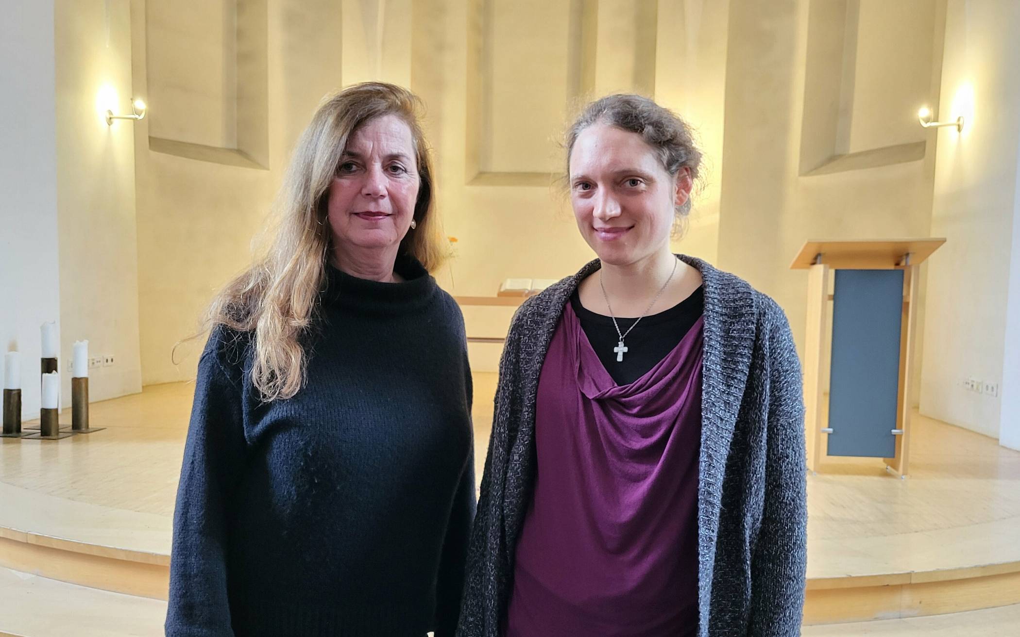  Das Bild zeigt City-Kirchen-Pfarrerin Simone Pries (re.) zusammen mit Rundfunkpastorin Sabine Steinwender-Schnitzius. 