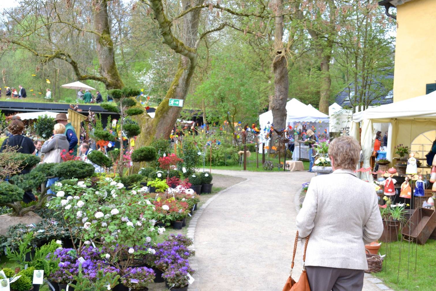 Blumen- und Designmarkt auf Schloss Lüntenbeck