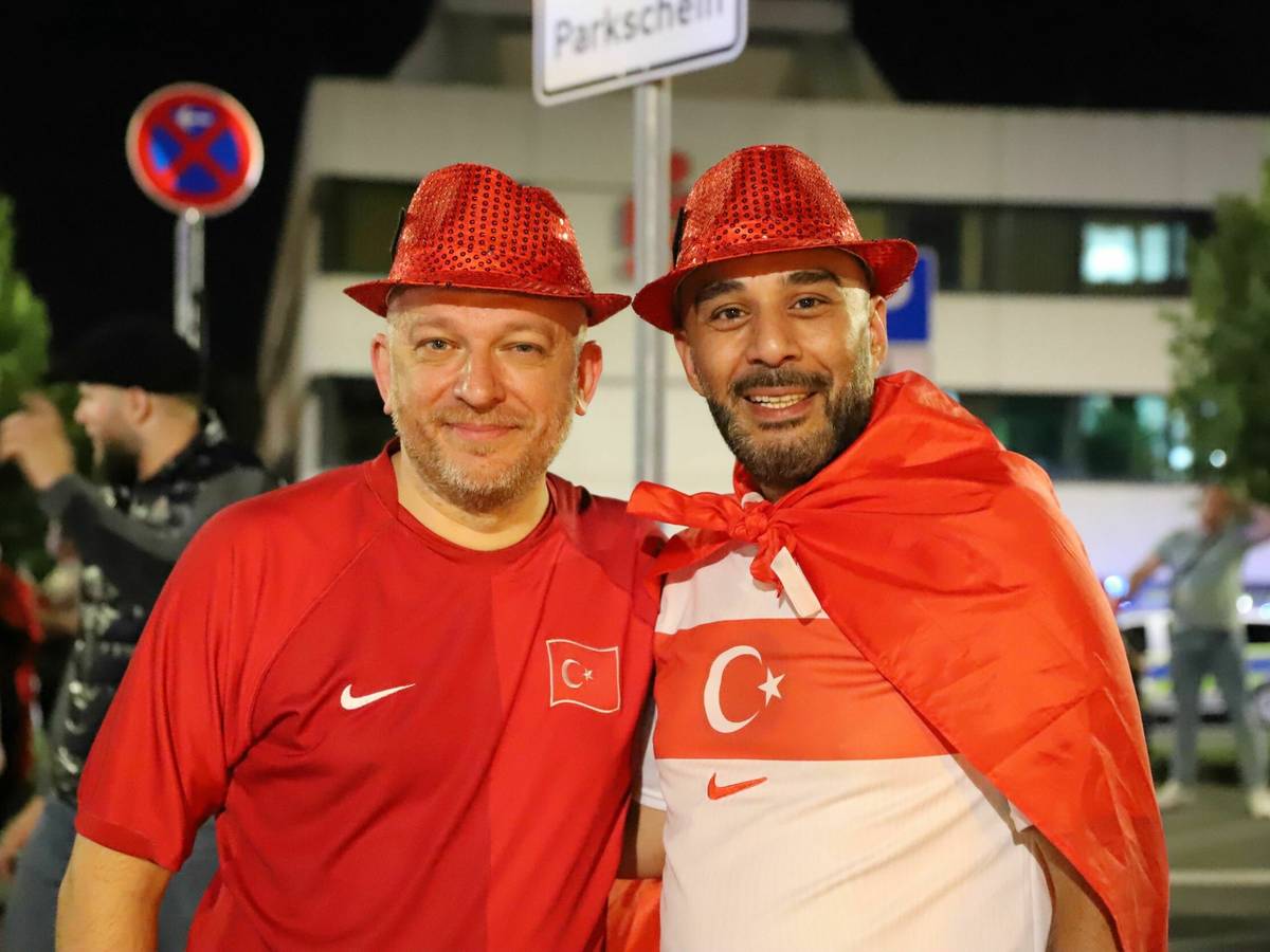 Türkische Fans feiern Achtelfinal-Einzug
