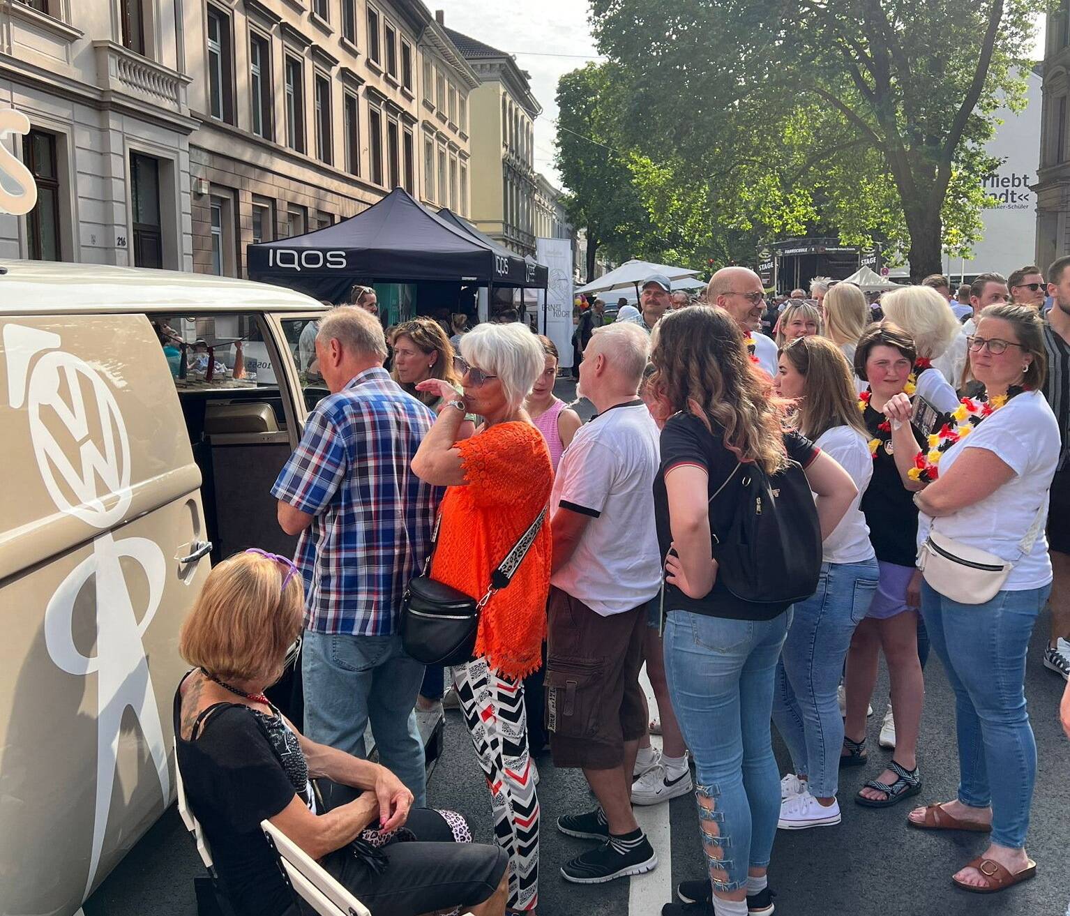 Großer Andrang herrscht seit dem Start am Foto-Bulli der...