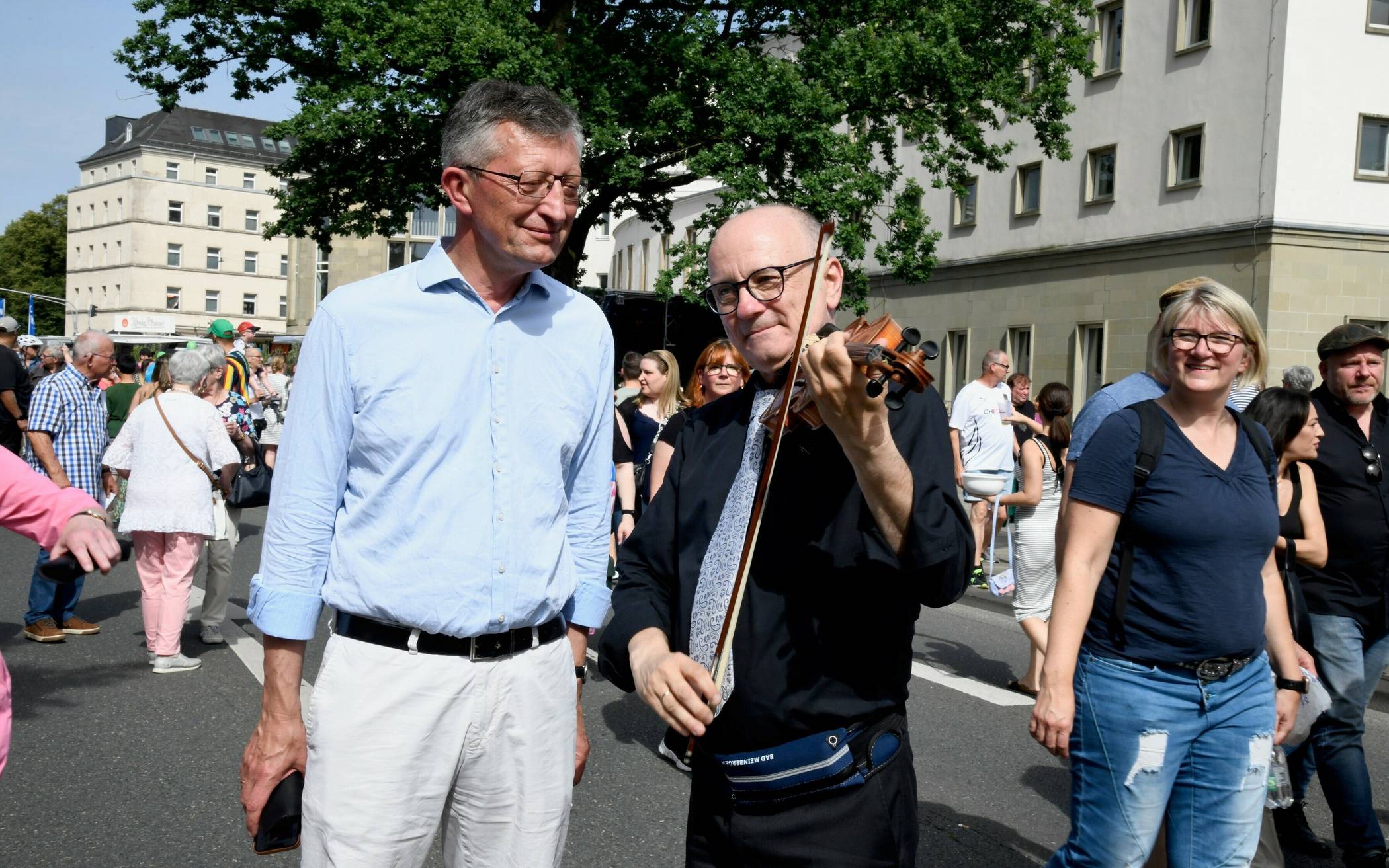 Kulturdezernent Matthias Nocke lauscht den...