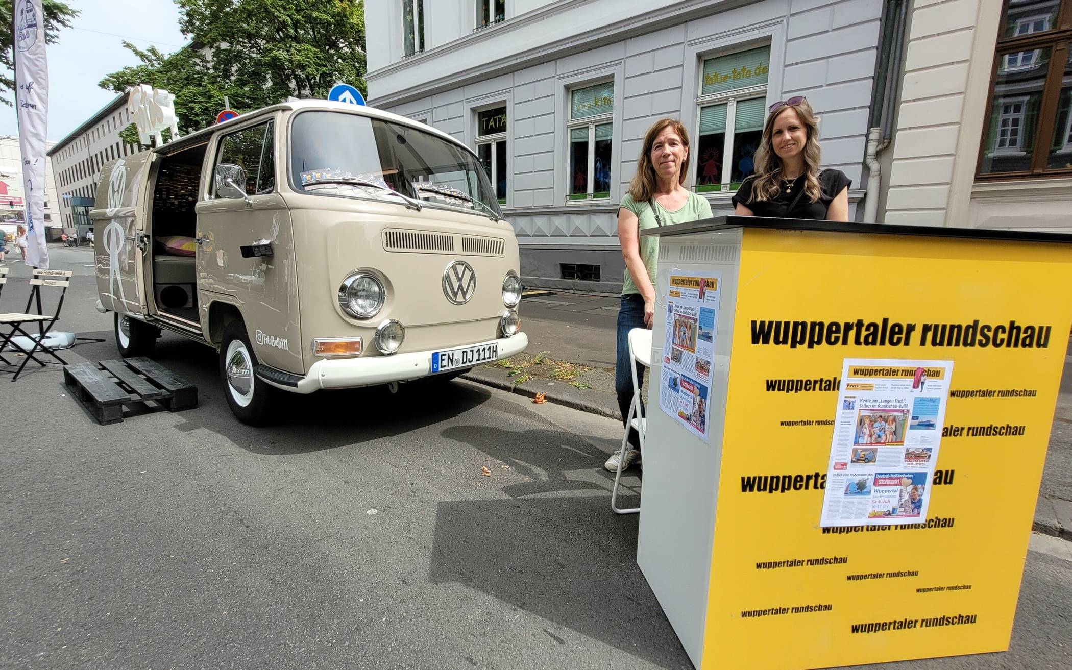 Der Foto-Bulli der Rundschau ist...