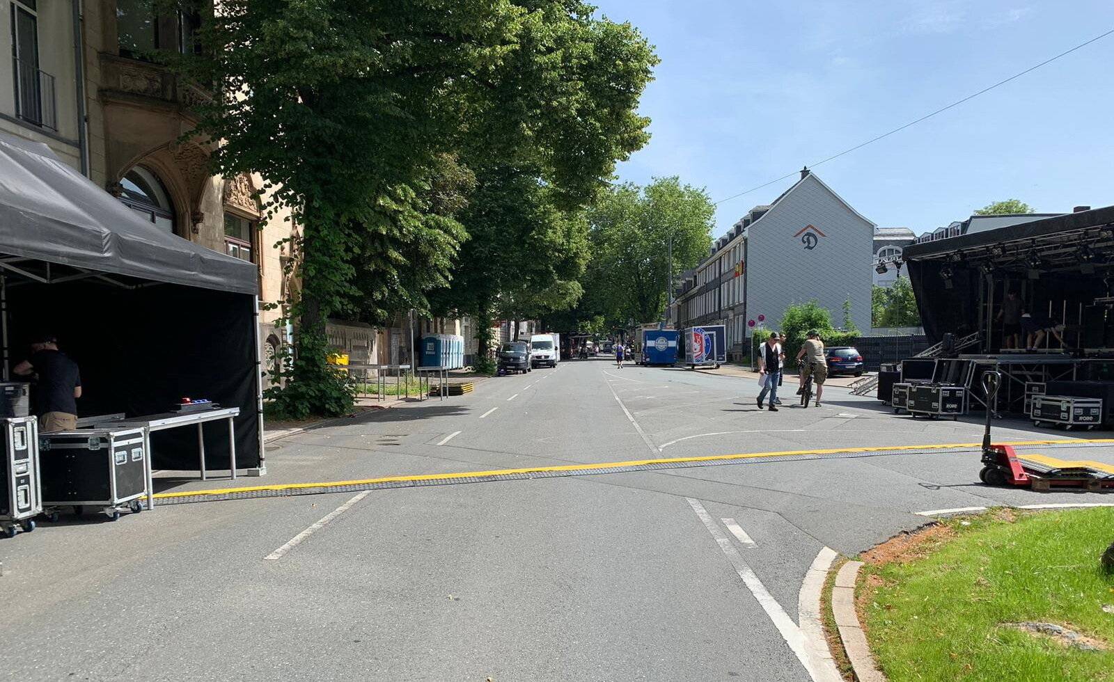 Die Aufbauten begannen am...